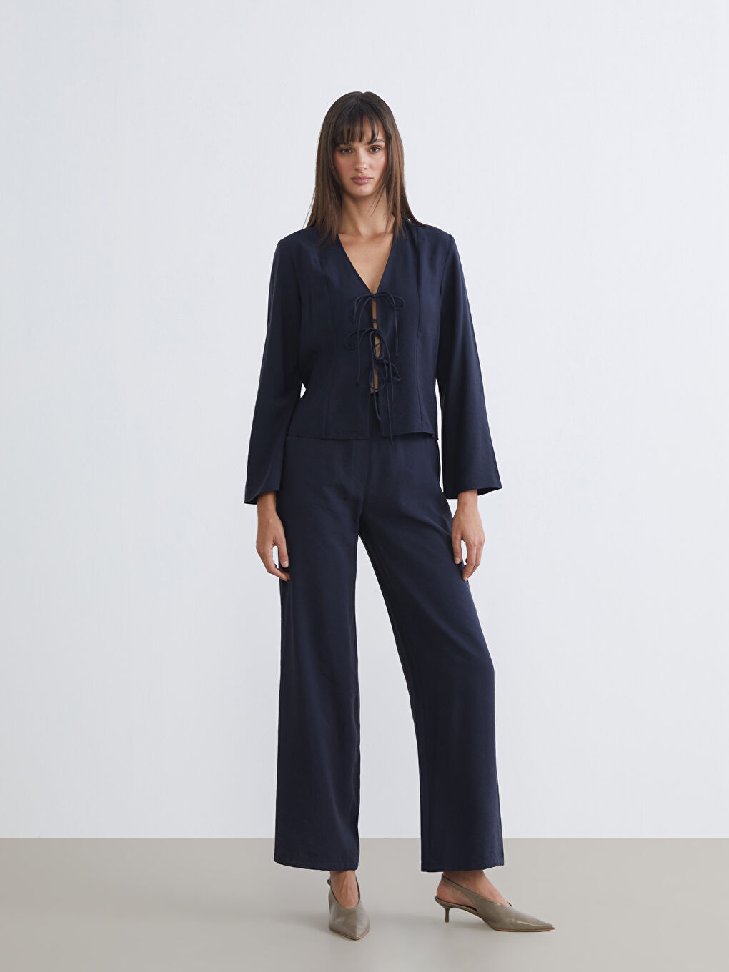 Lacivert V Yaka Bağlamalı Bluz-1