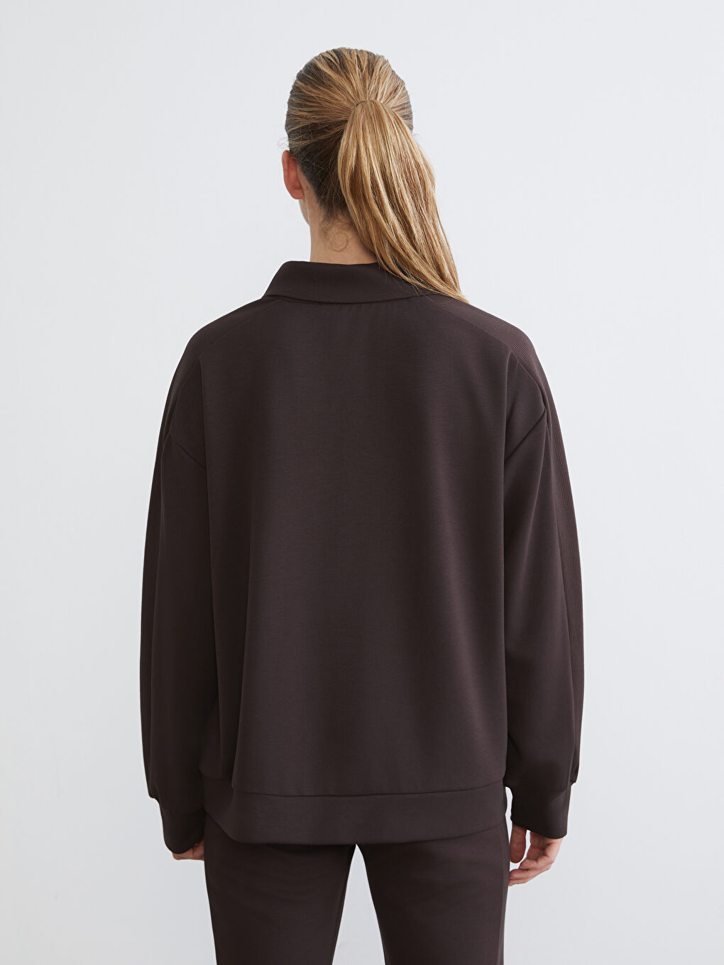 كنزة رياضية بني امرأة-3