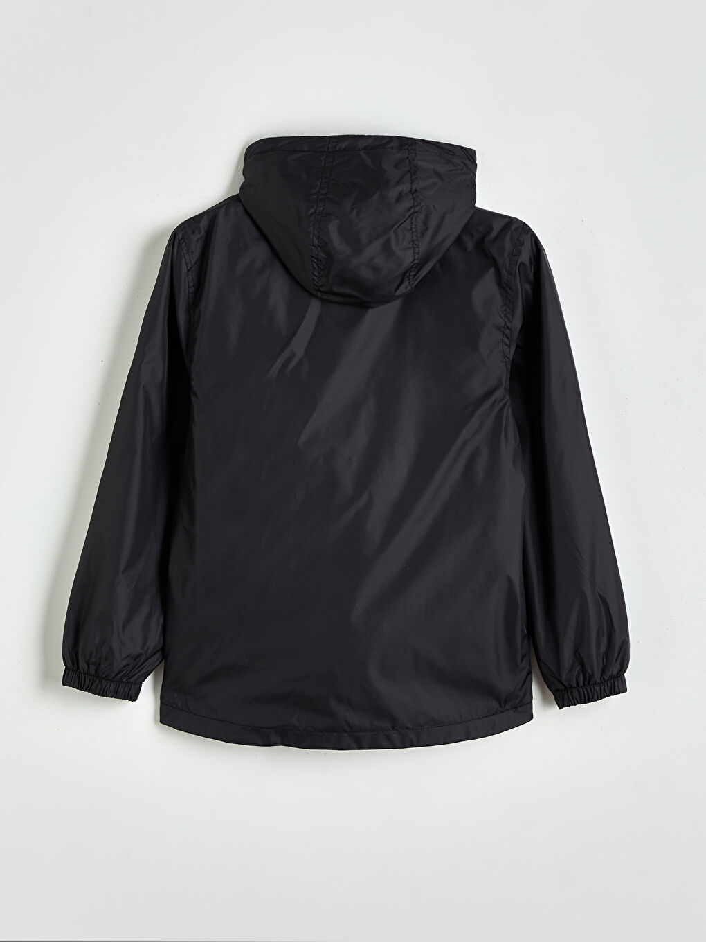 Siyah Kapüşonlu Erkek Çocuk Mont-1