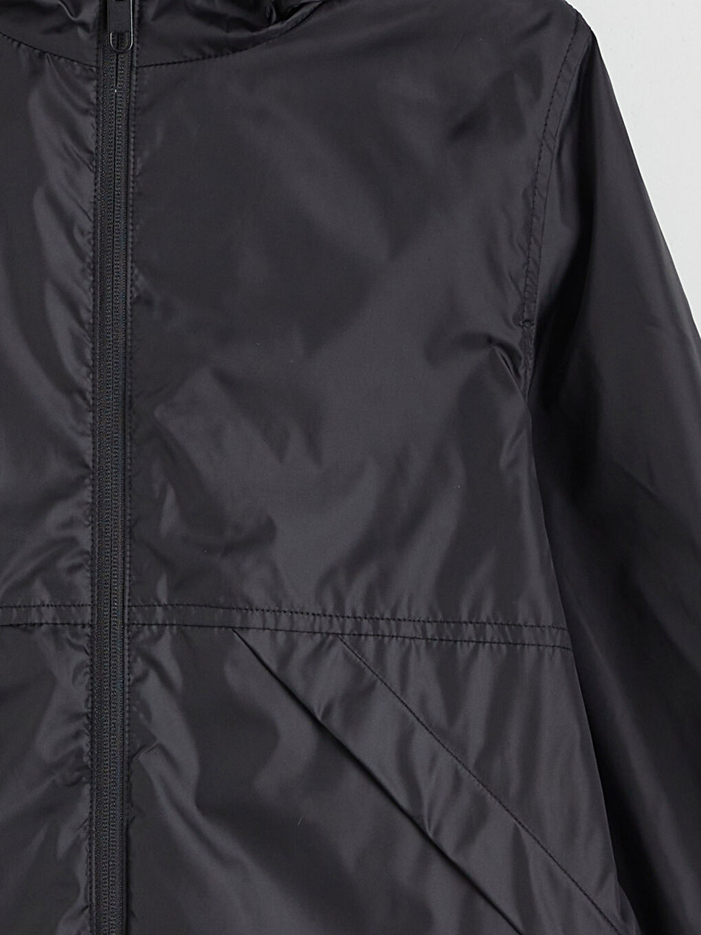 Siyah Kapüşonlu Erkek Çocuk Mont-2