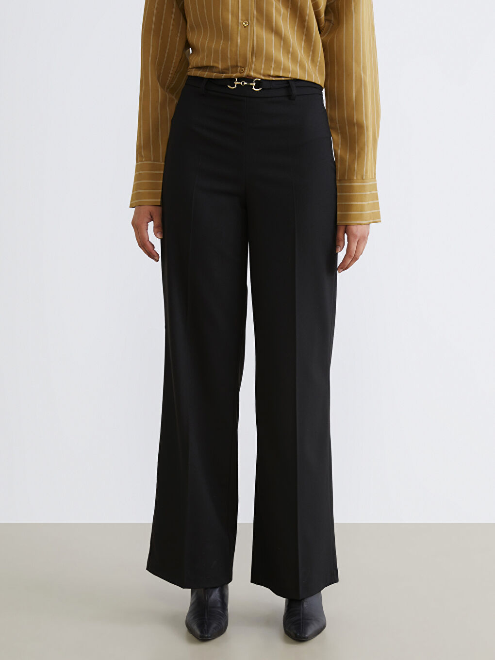 Siyah Dar Fit Geniş Paça Kadın Pantolon-1