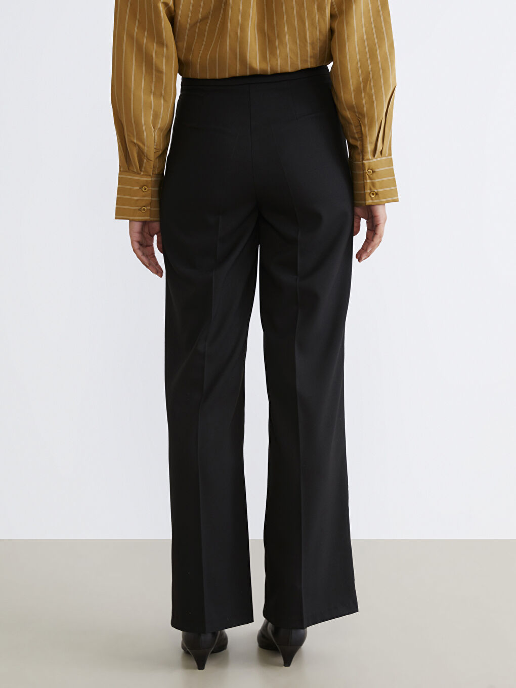 Siyah Dar Fit Geniş Paça Kadın Pantolon-3