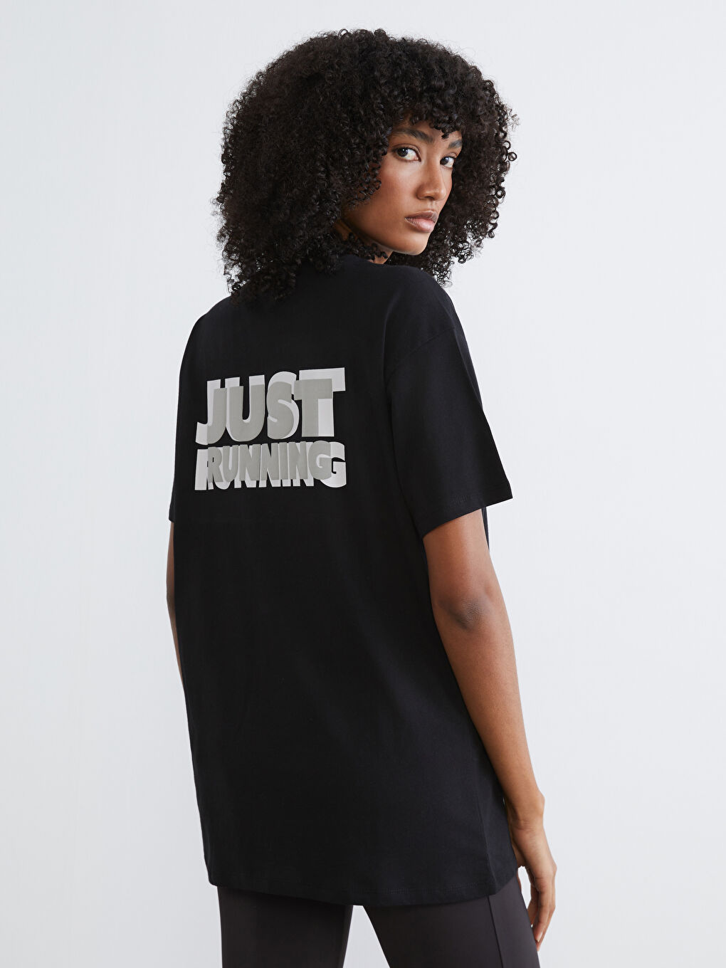 Siyah Bisiklet Yaka Baskılı Oversize Kadın Spor Tişört