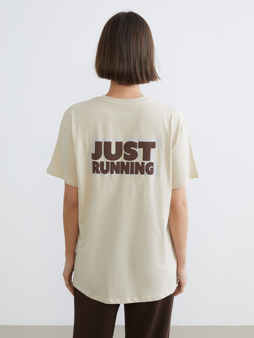 Bej Bisiklet Yaka Baskılı Oversize Kadın Spor Tişört-3