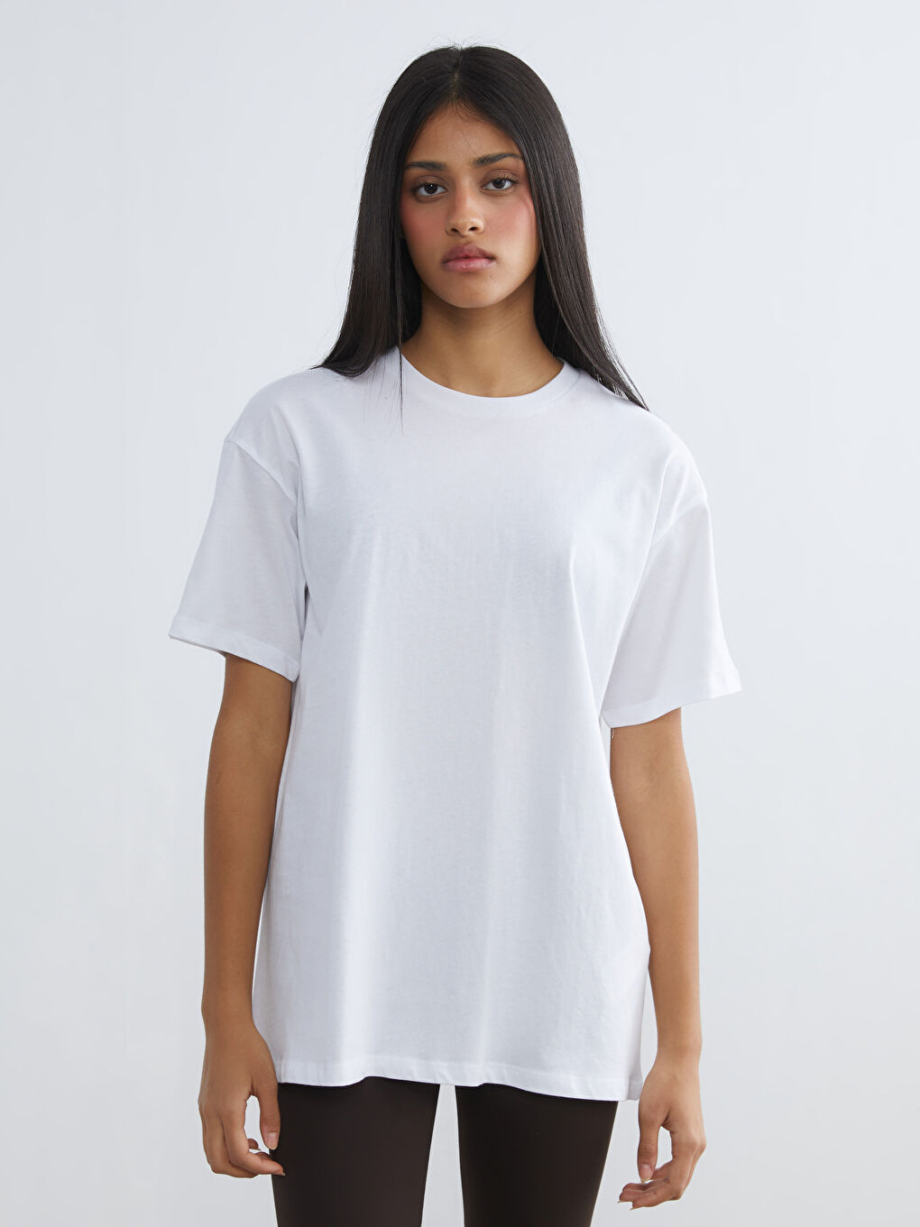 Beyaz Bisiklet Yaka Baskılı Oversize Kadın Spor Tişört-2