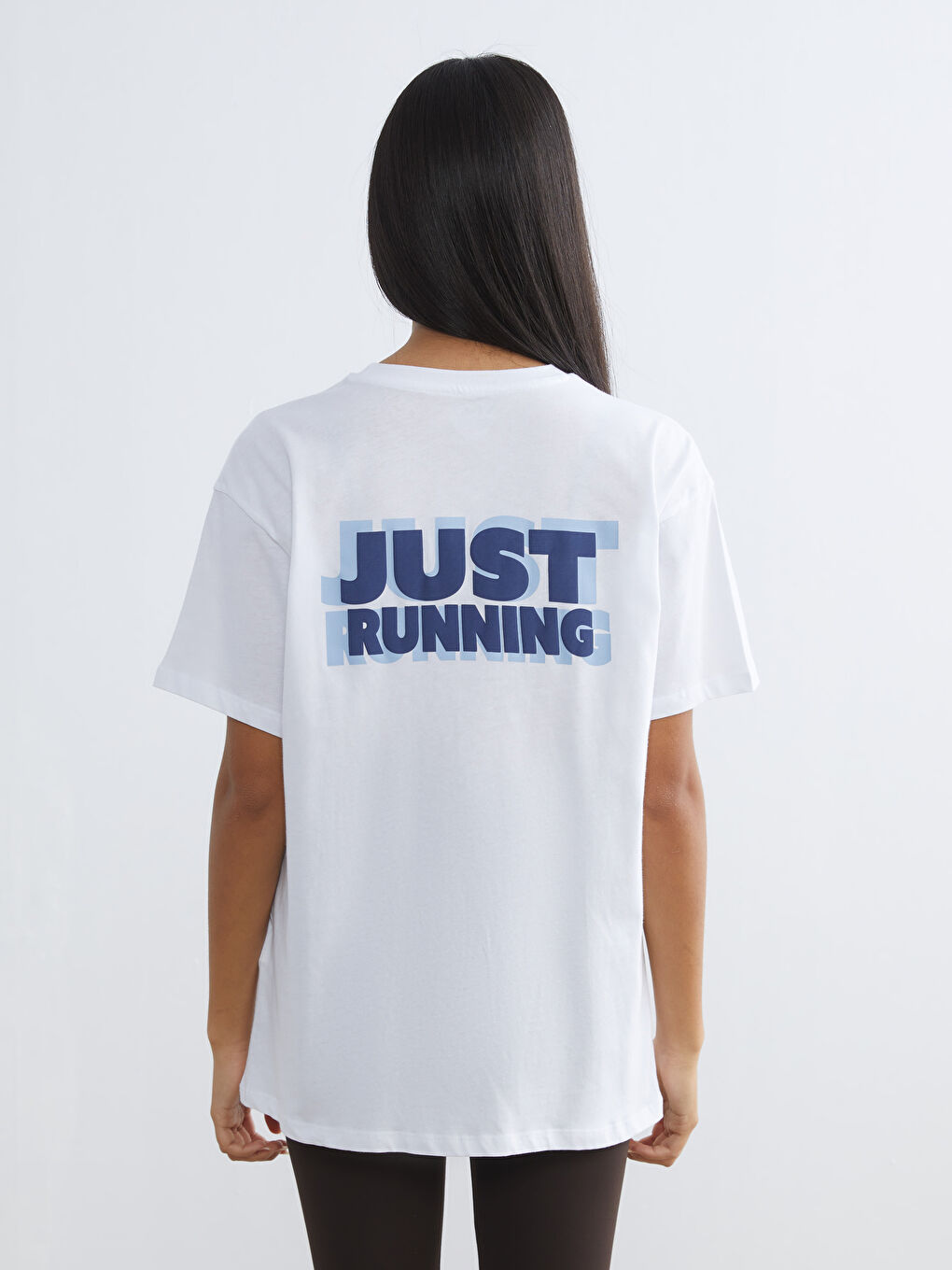 Beyaz Bisiklet Yaka Baskılı Oversize Kadın Spor Tişört-3