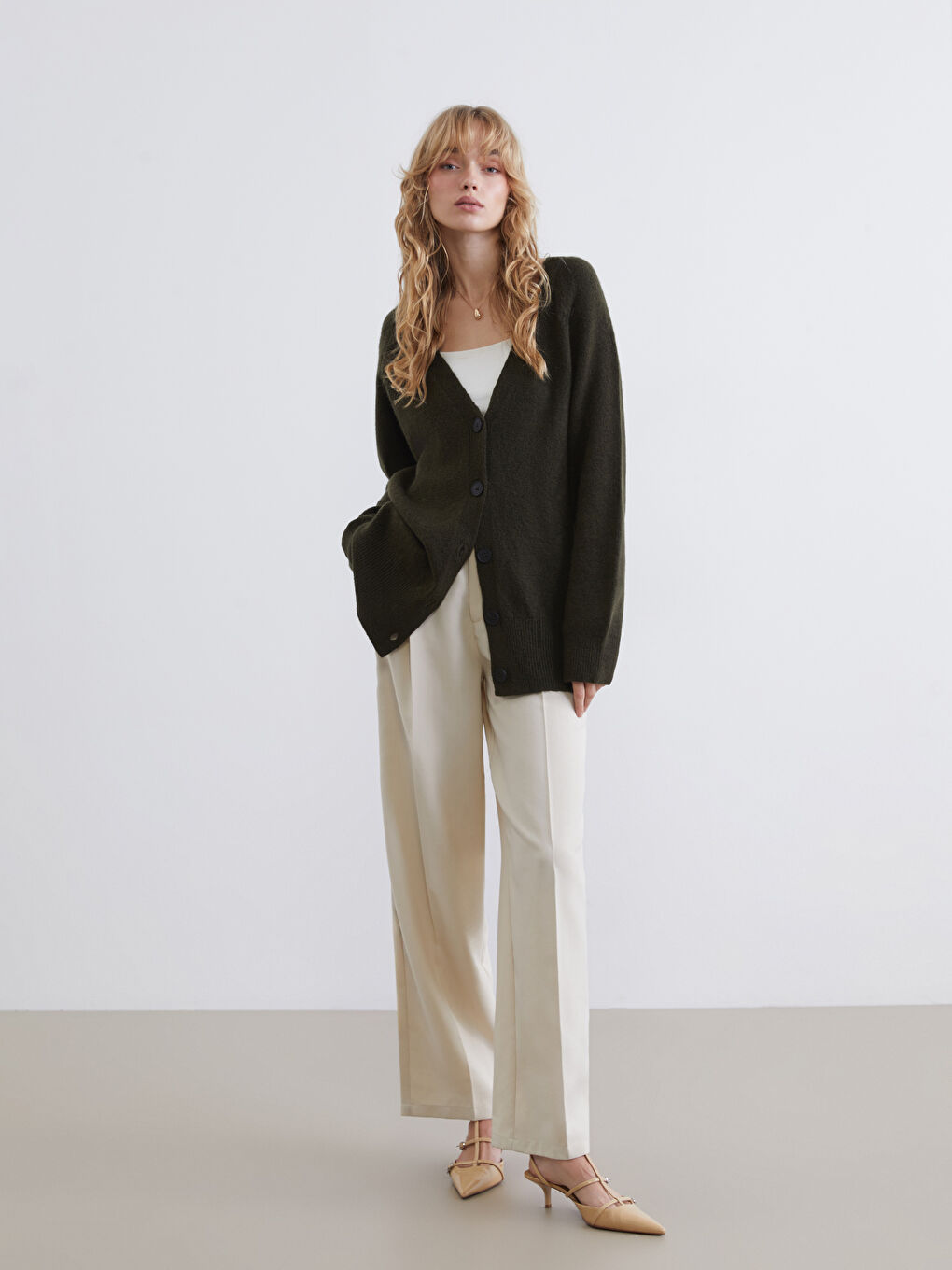 Кардиган из трикотажа с V-образным вырезом для женщин-1