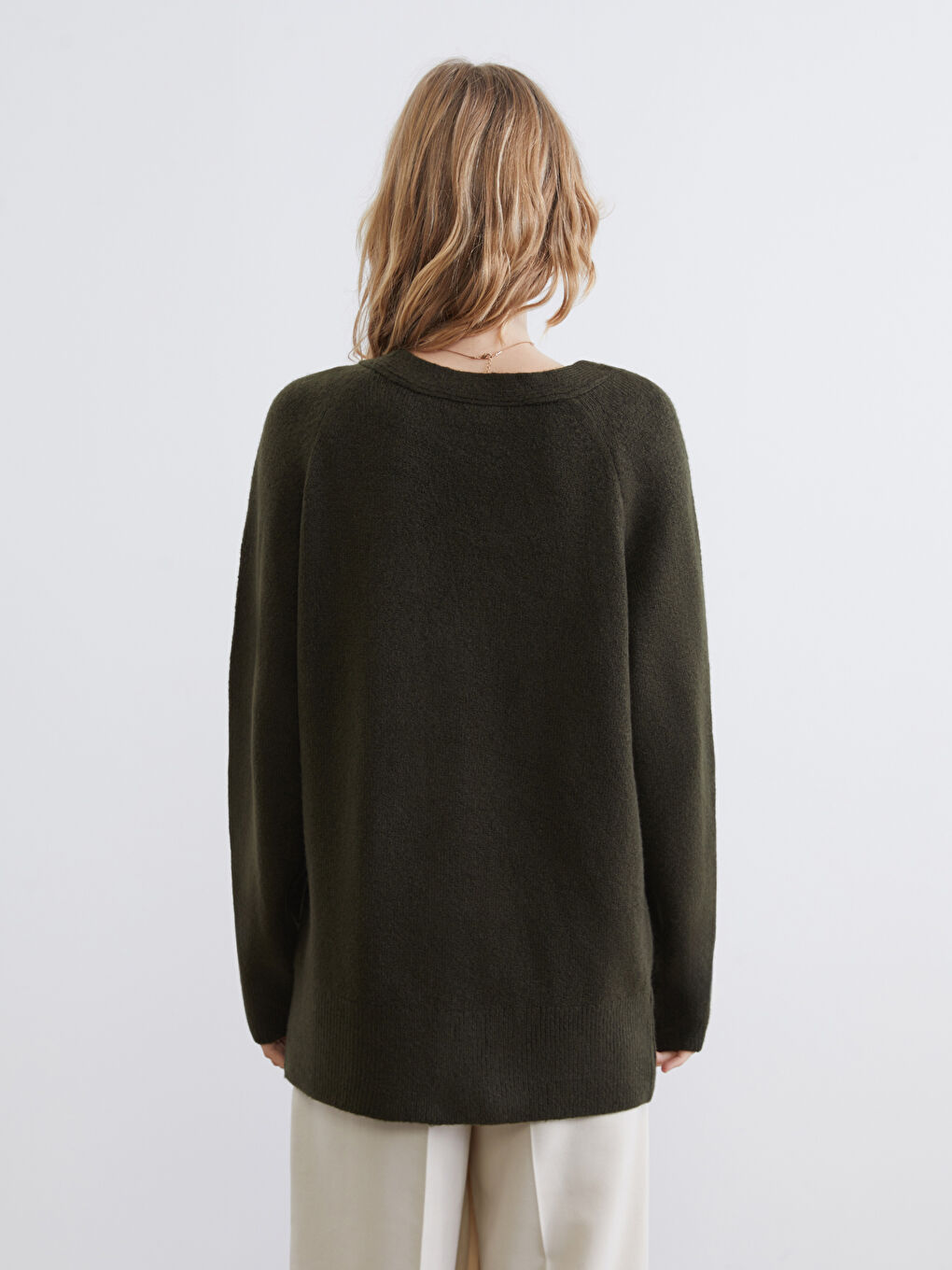 Кардиган из трикотажа с V-образным вырезом для женщин-3