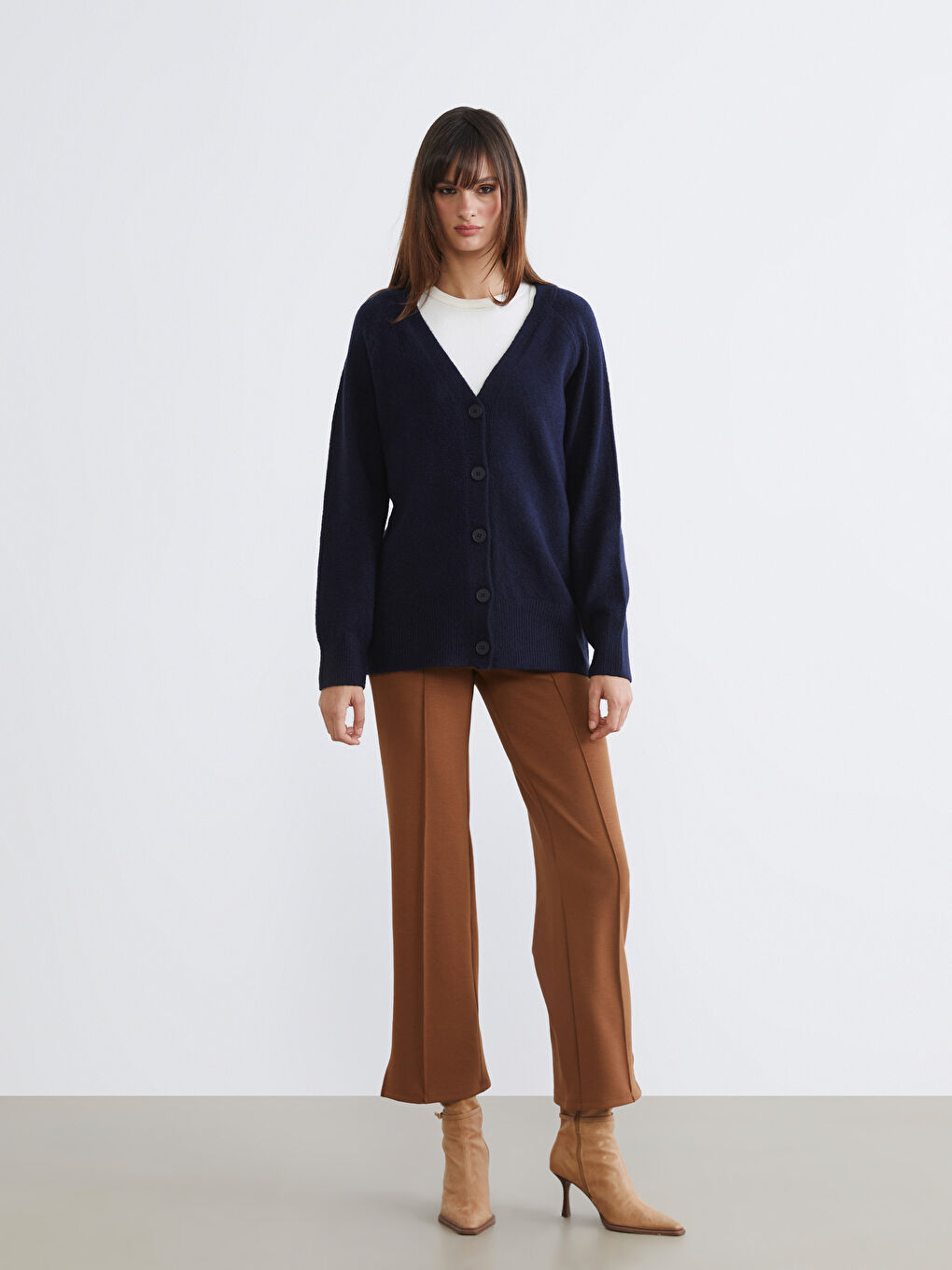 Lacivert V Yaka Kadın Triko Hırka-1