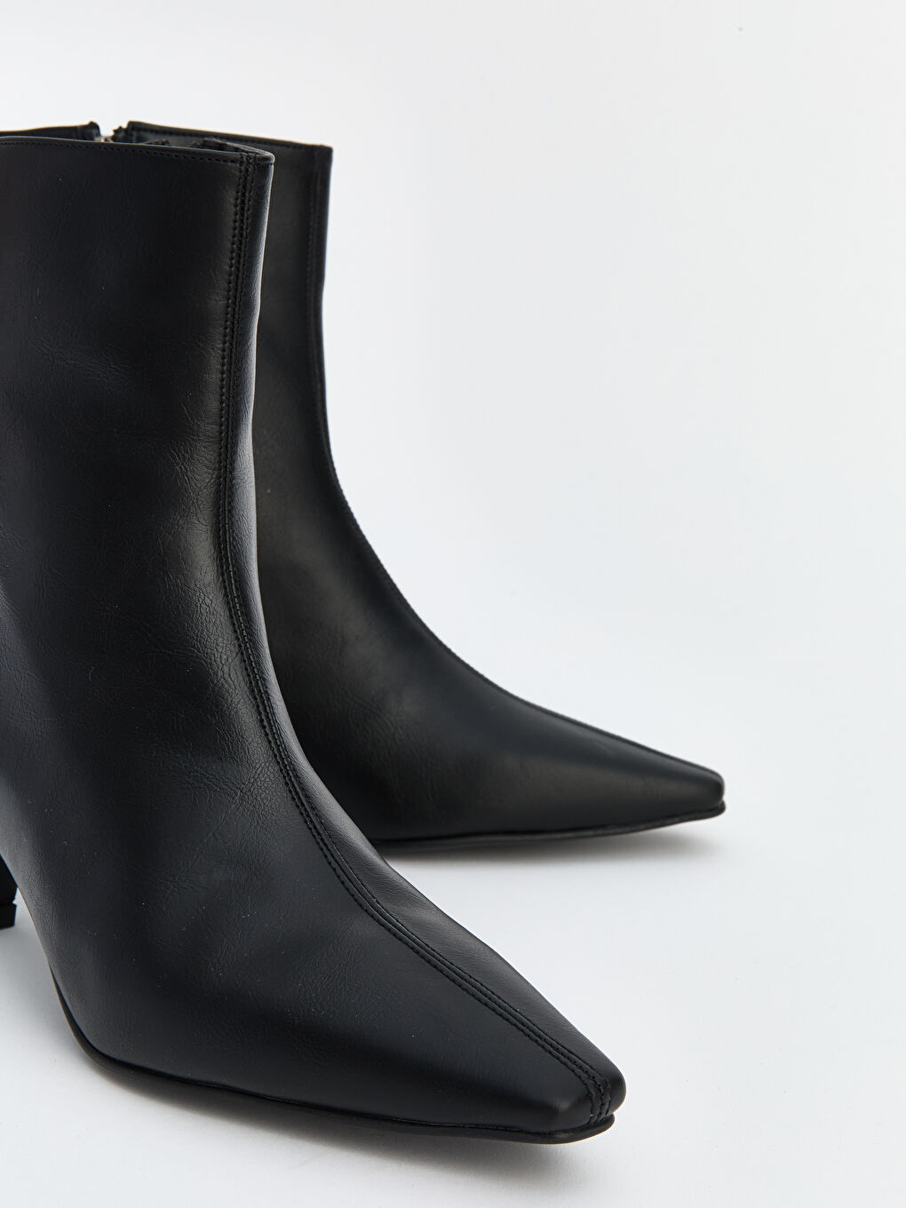 Siyah Sivri Burun Kadın Topuklu Bot-2