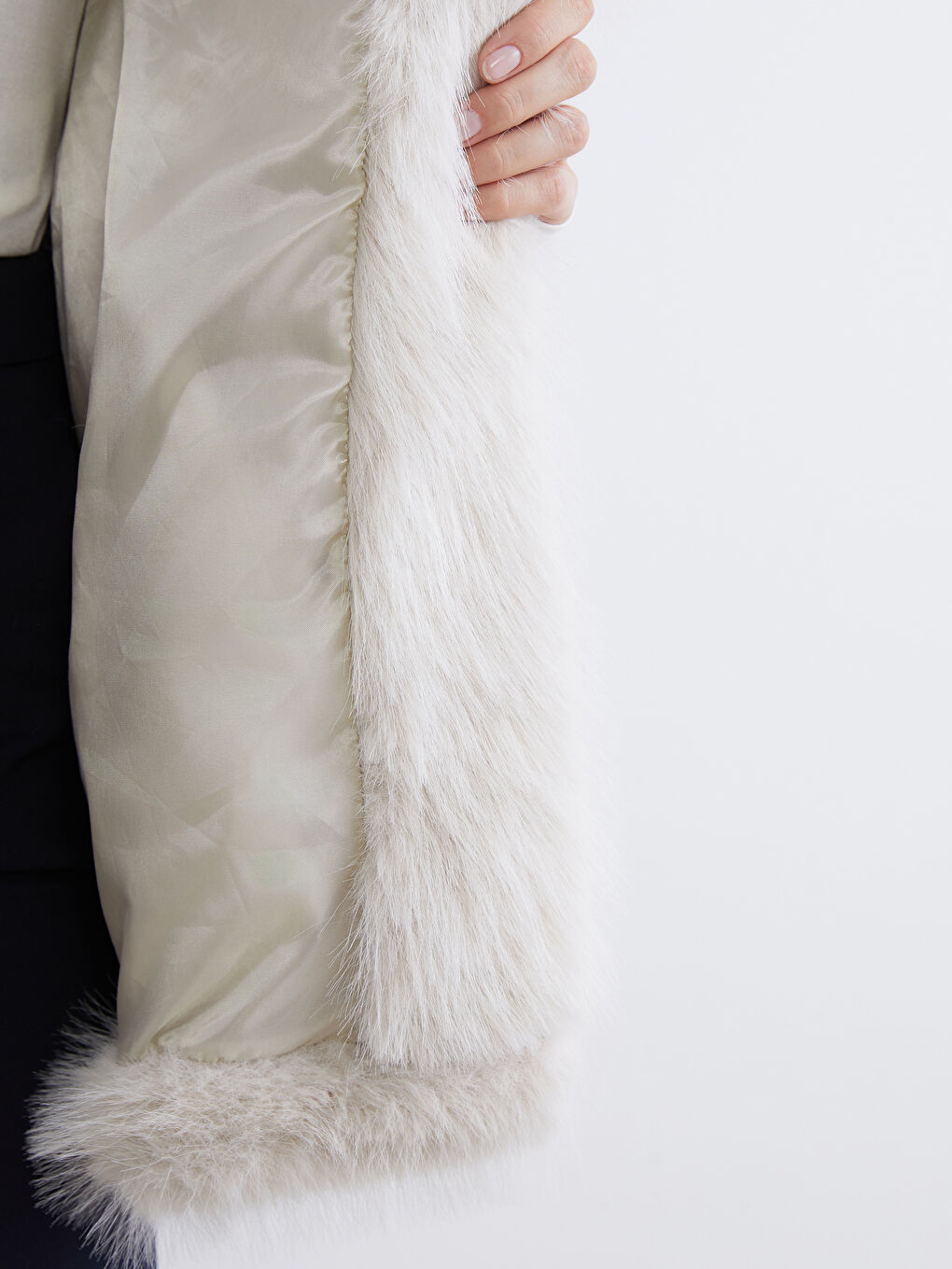 Ekru Şal Yaka Oversize Kadın Kürk Kaban-3