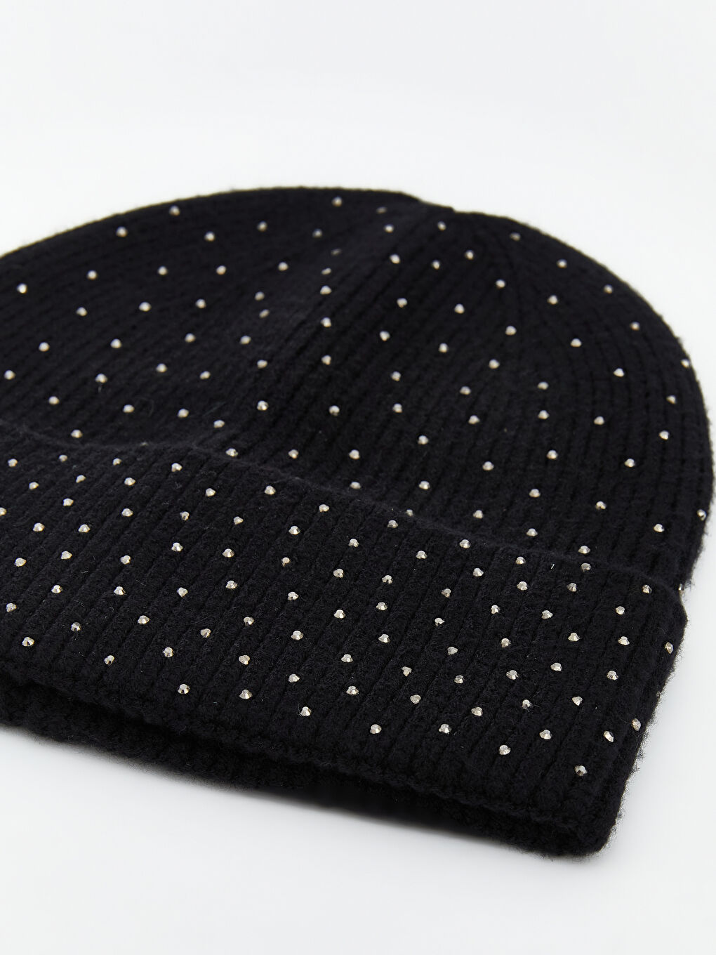 ქალი შავი ბინი-2