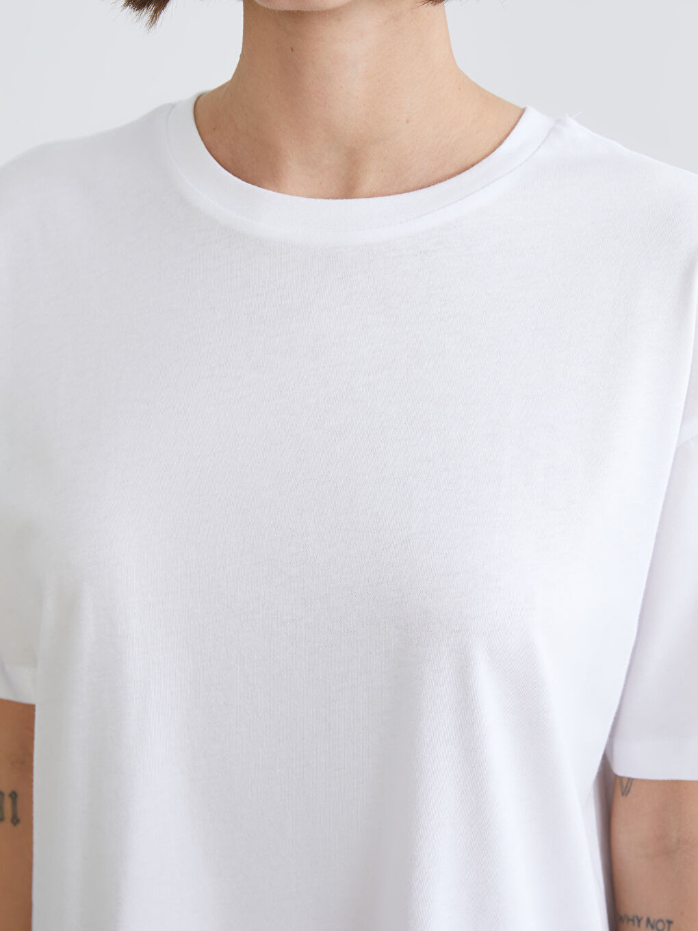 Beyaz Bisiklet Yaka Baskılı Oversize Kadın Spor Tişört-2