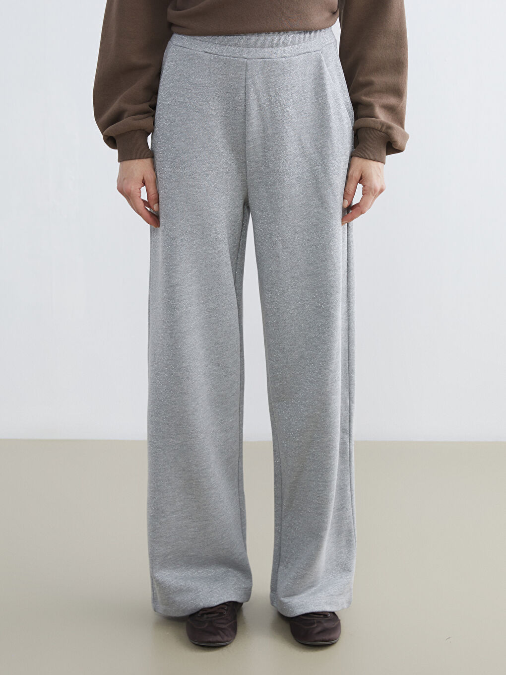 Gri Beli Lastikli Geniş Paça Kadın Eşofman Altı-1