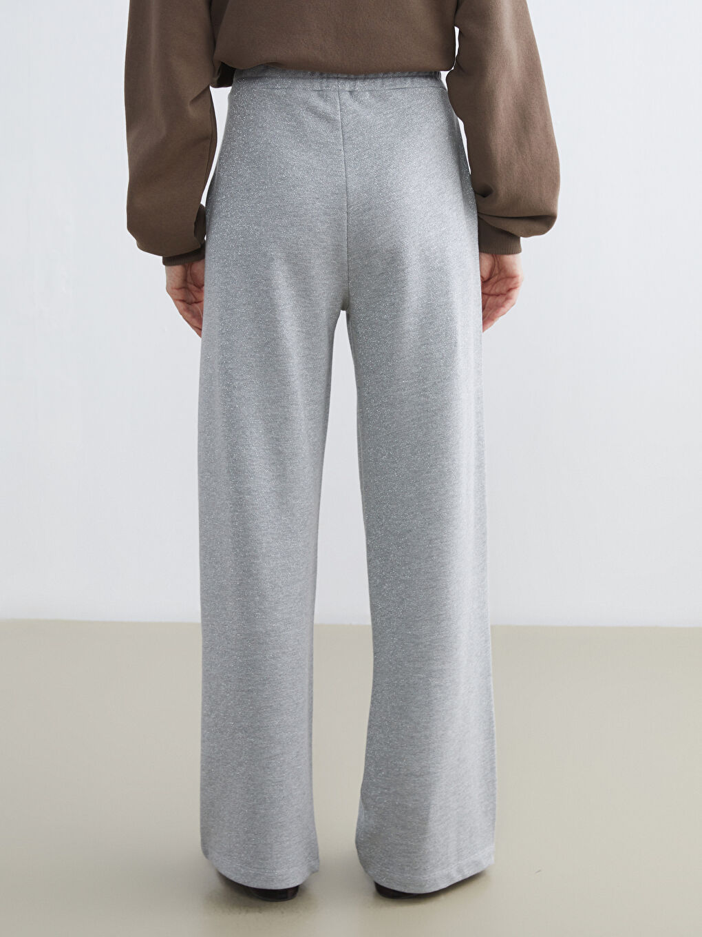 Gri Beli Lastikli Geniş Paça Kadın Eşofman Altı-3