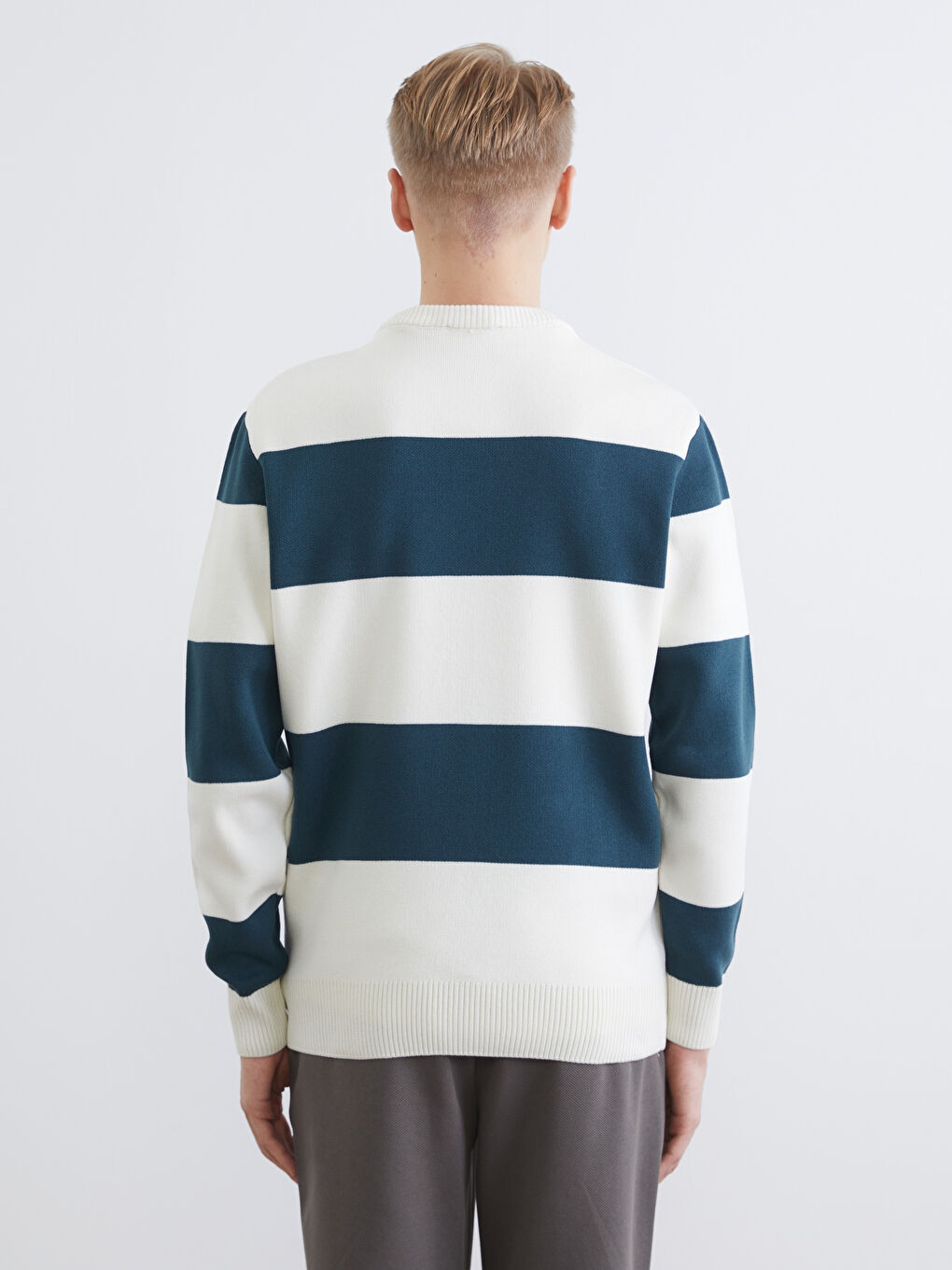 Crew Neck Striped Men's Knitwear Sweater-3