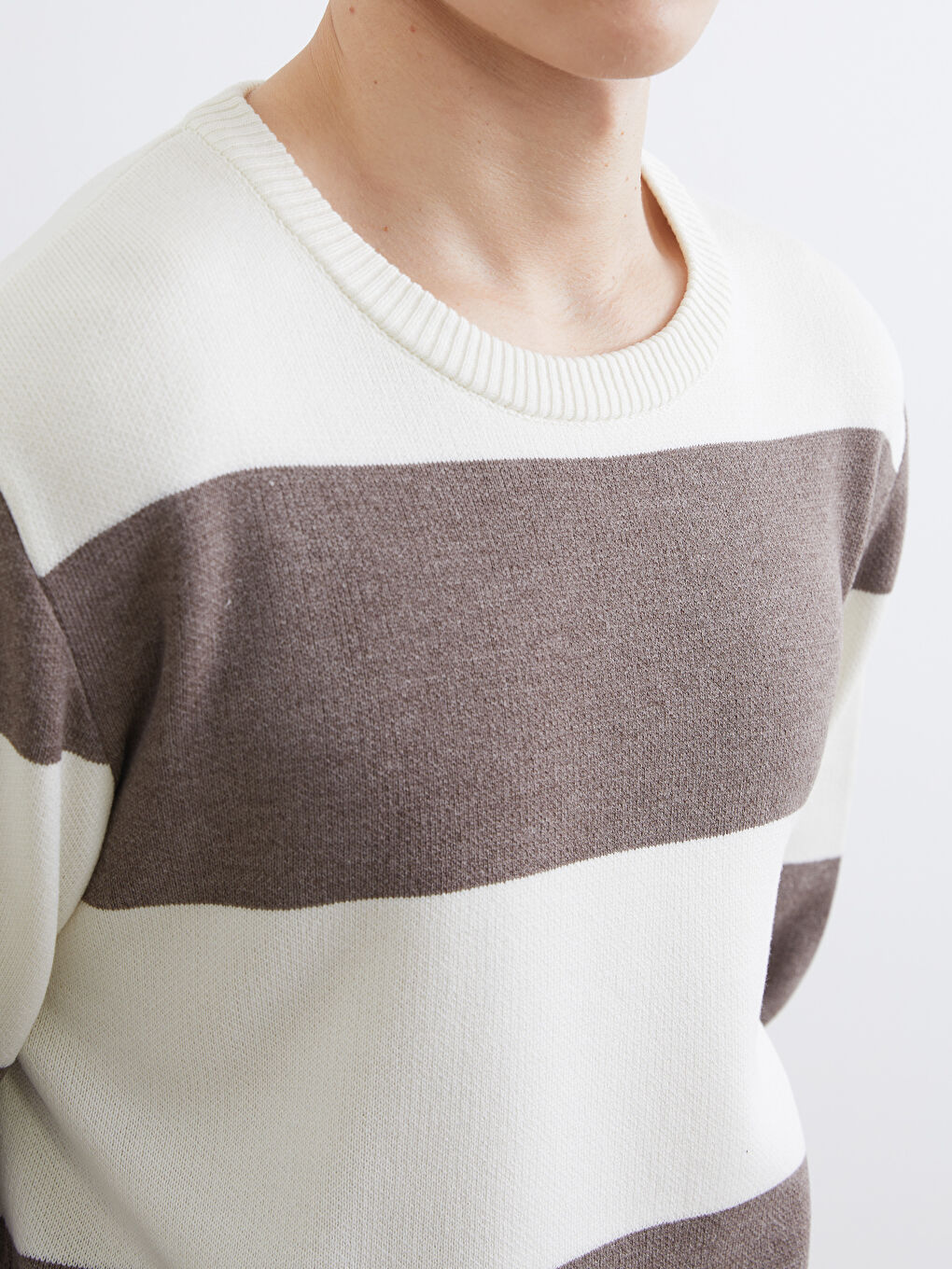 Crew Neck Striped Men's Knitwear Sweater-2