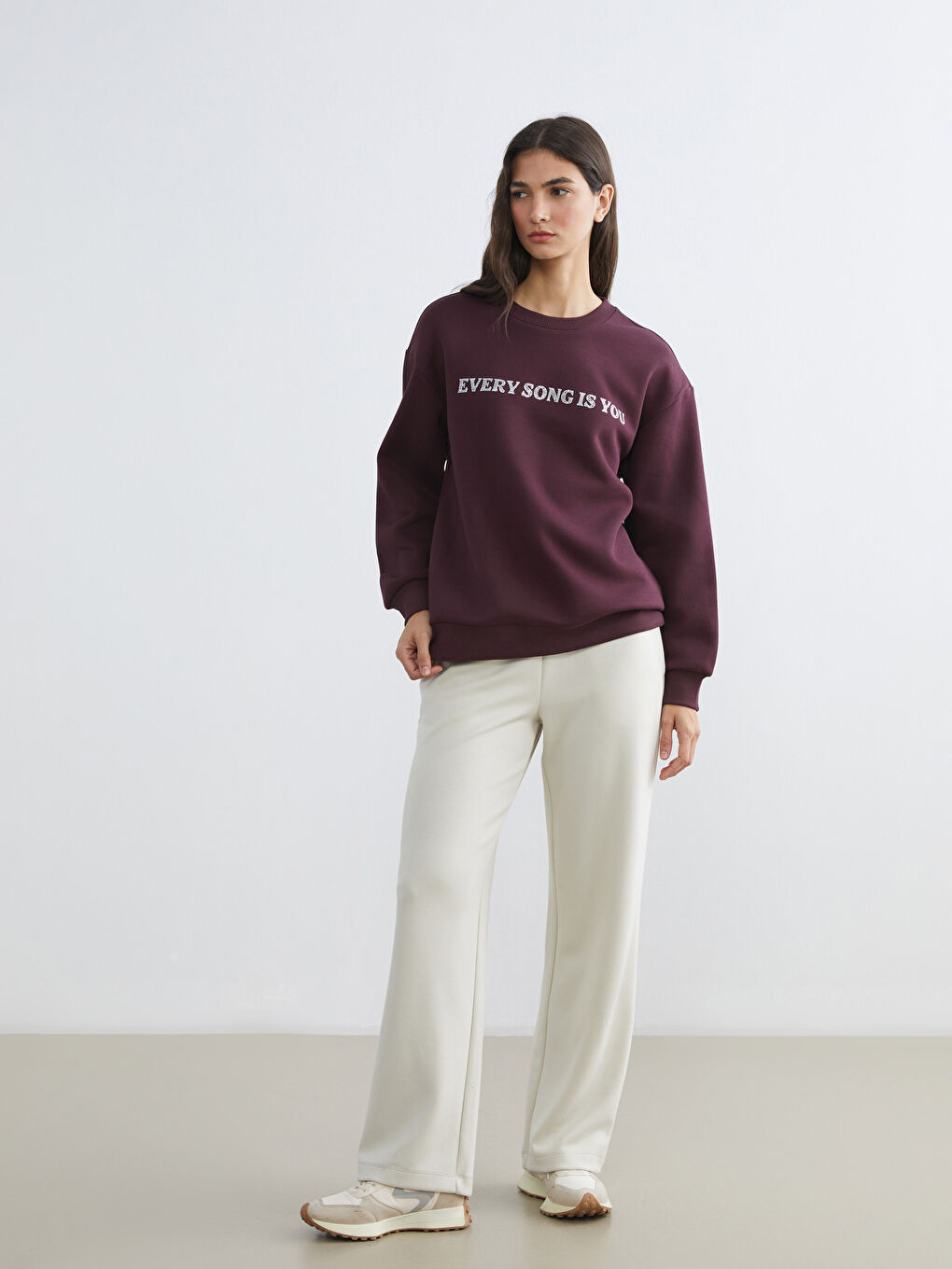 Mürdüm Bisiklet Yaka Taşlı Kadın Sweatshirt-1