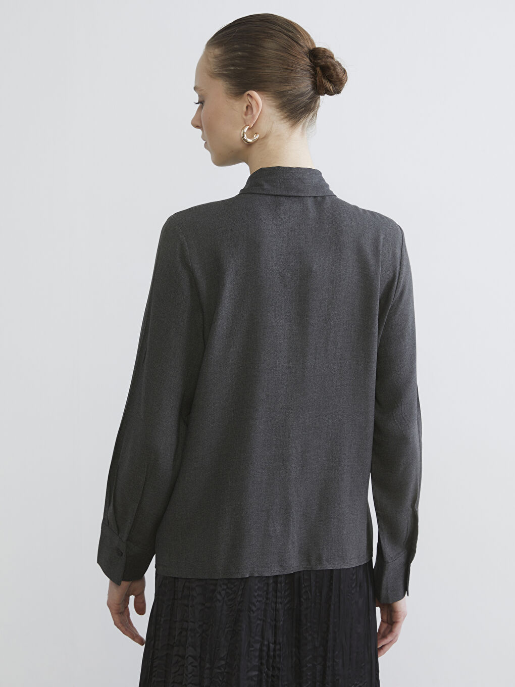 Gri Regular Fit Bağlamalı Kadın Gömlek-3