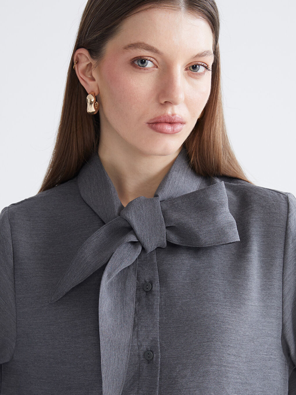 Жена Сиво Риза-2