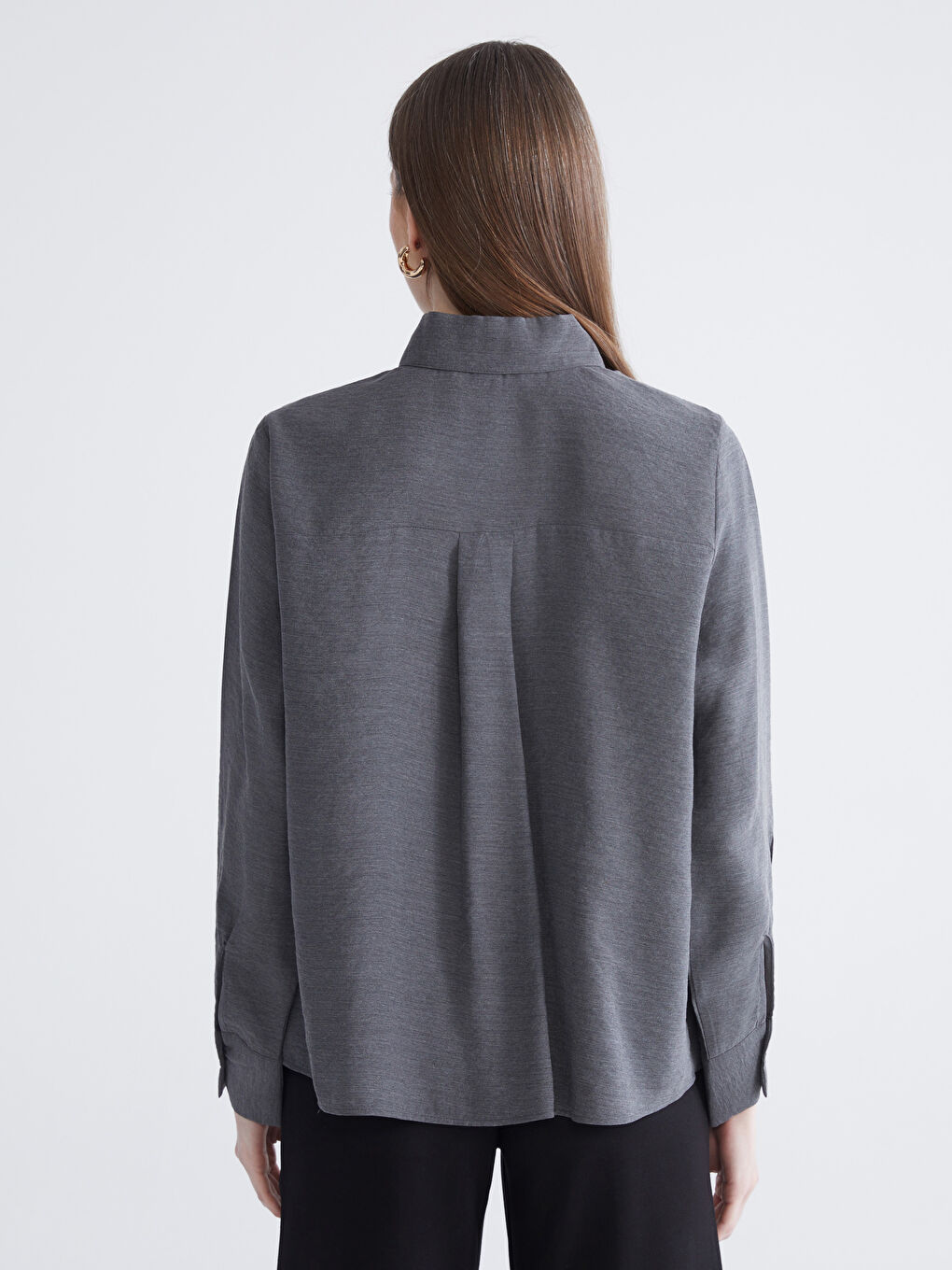 Жена Сиво Риза-3