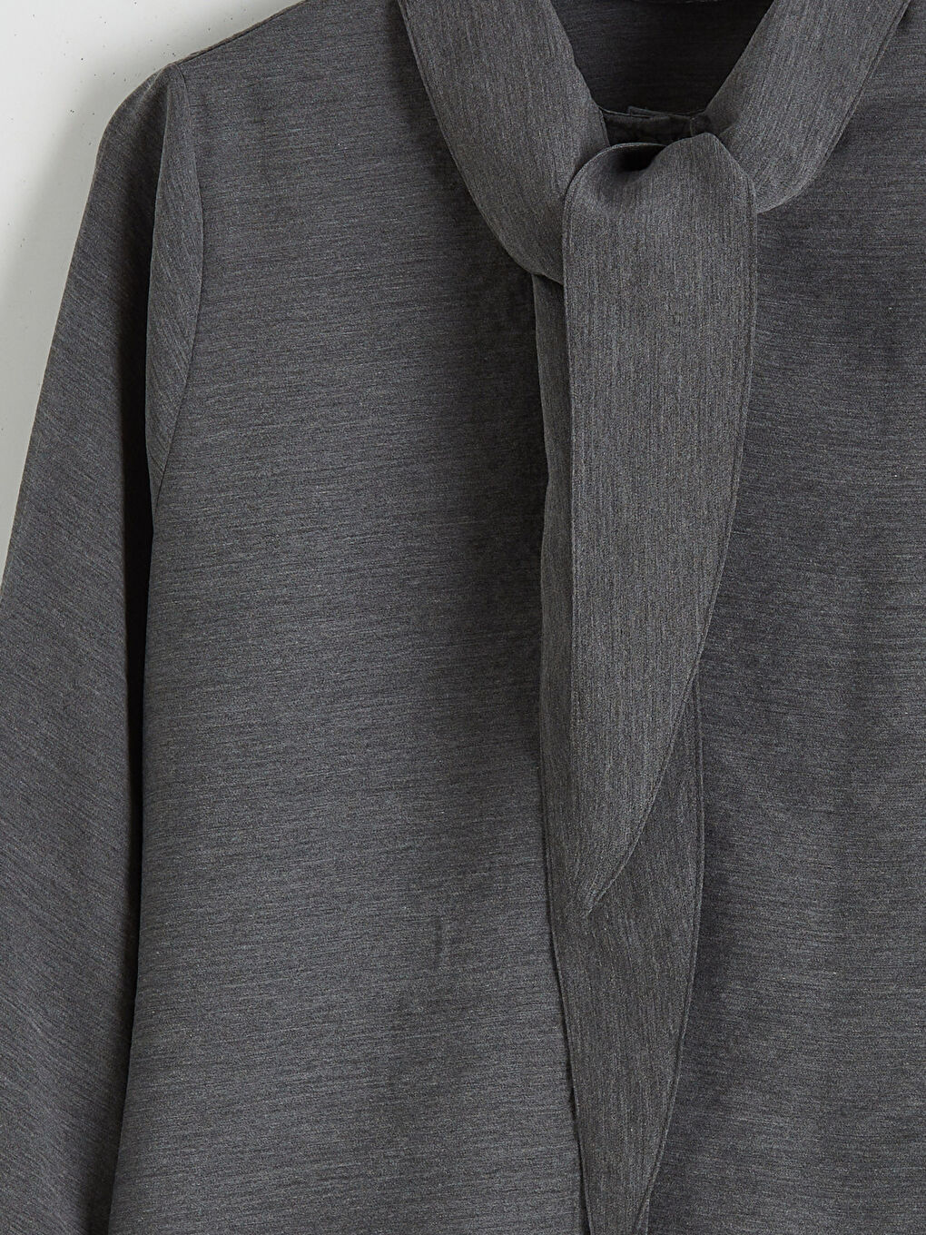 Жена Сиво Риза-5