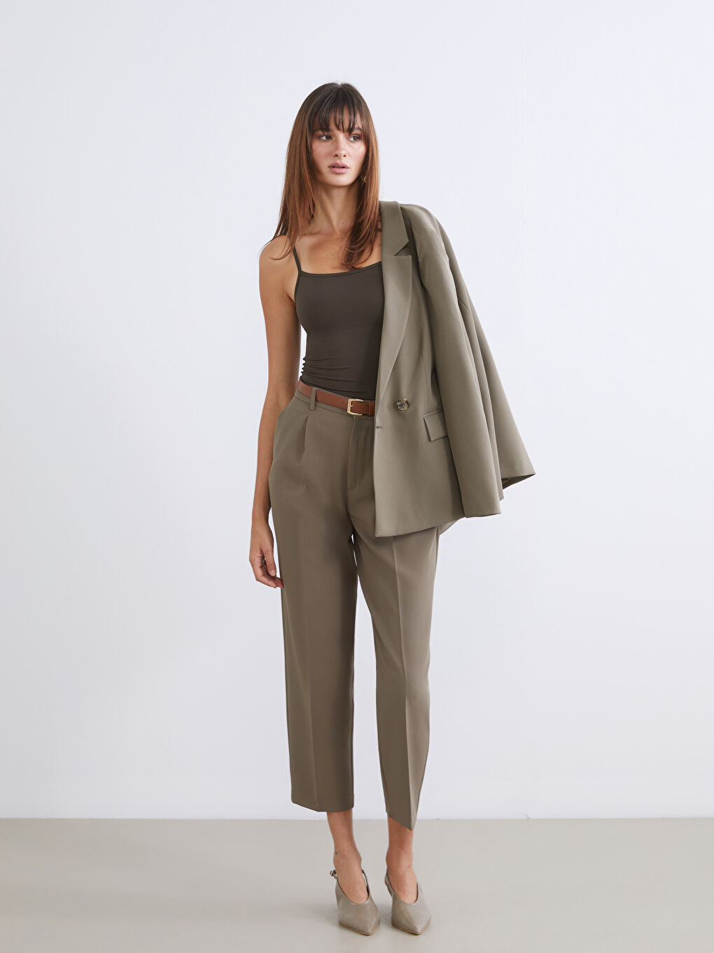 Kahverengi U Yaka Askılı Kadın Atlet-1