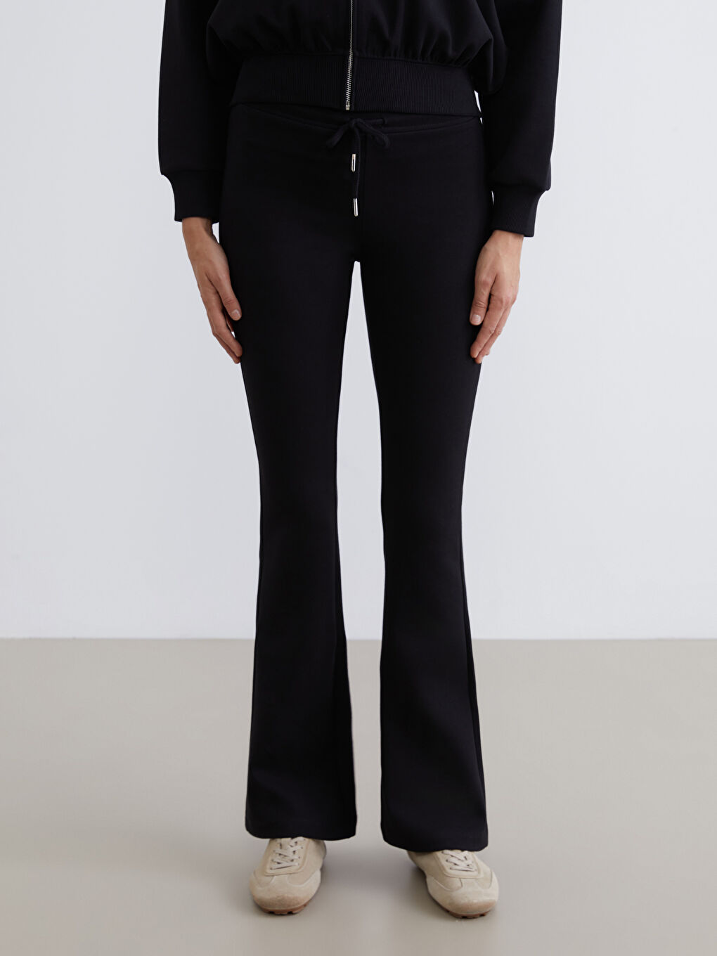 Siyah Beli Lastikli İspanyol Paça Kadın Eşofman Altı-1