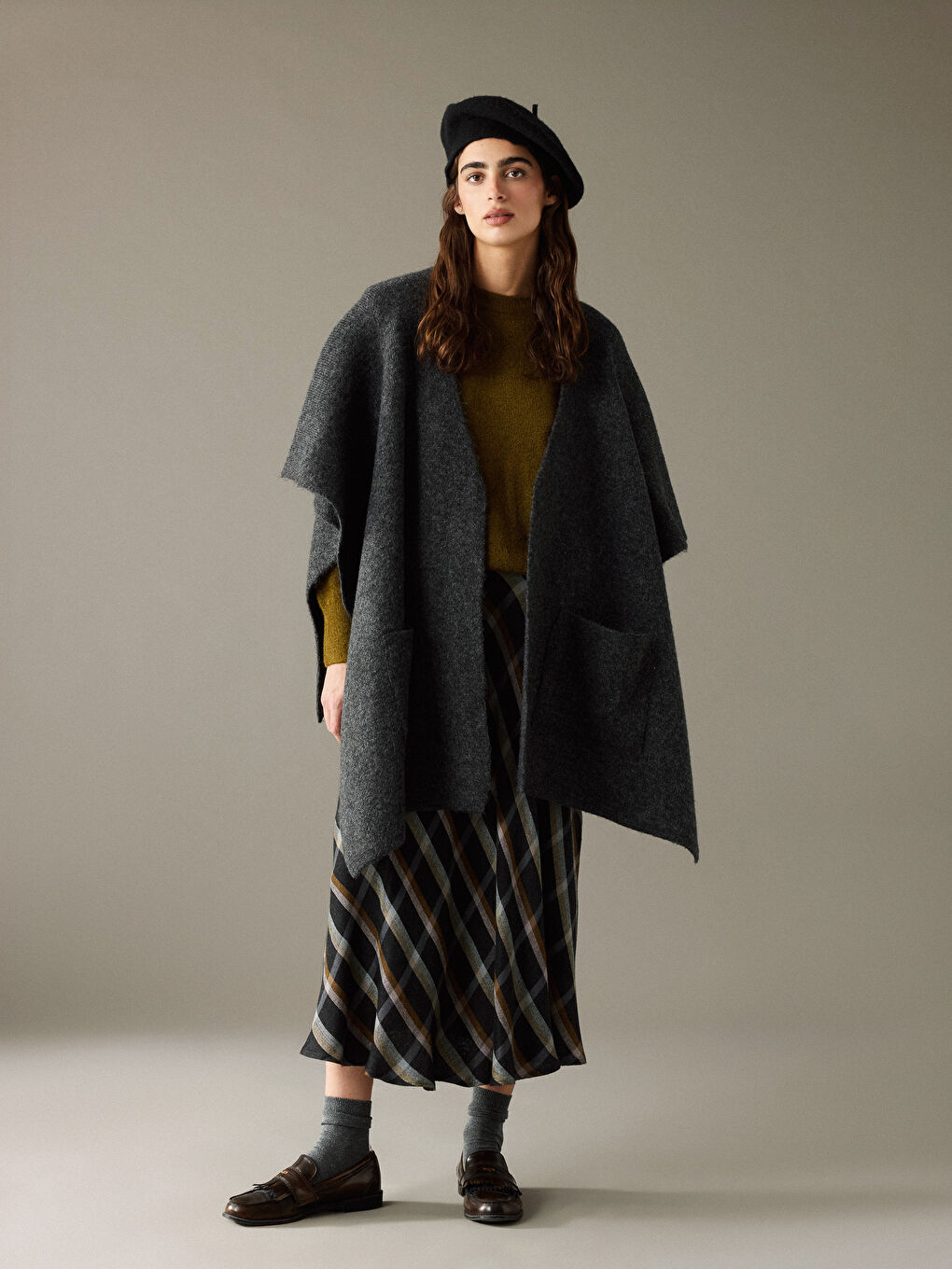 Antrasit Şal Yaka Oversize Kadın Triko Panço-2