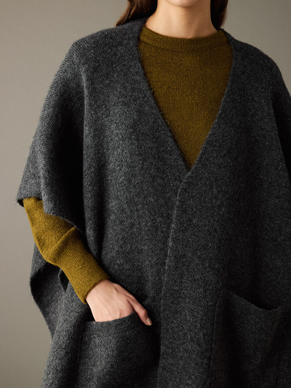 Antrasit Şal Yaka Oversize Kadın Triko Panço-4