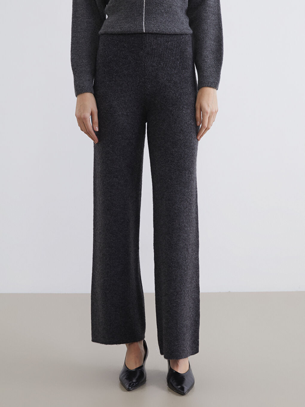 Antrasit Beli Lastikli Geniş Paça Kadın Triko Pantolon-1