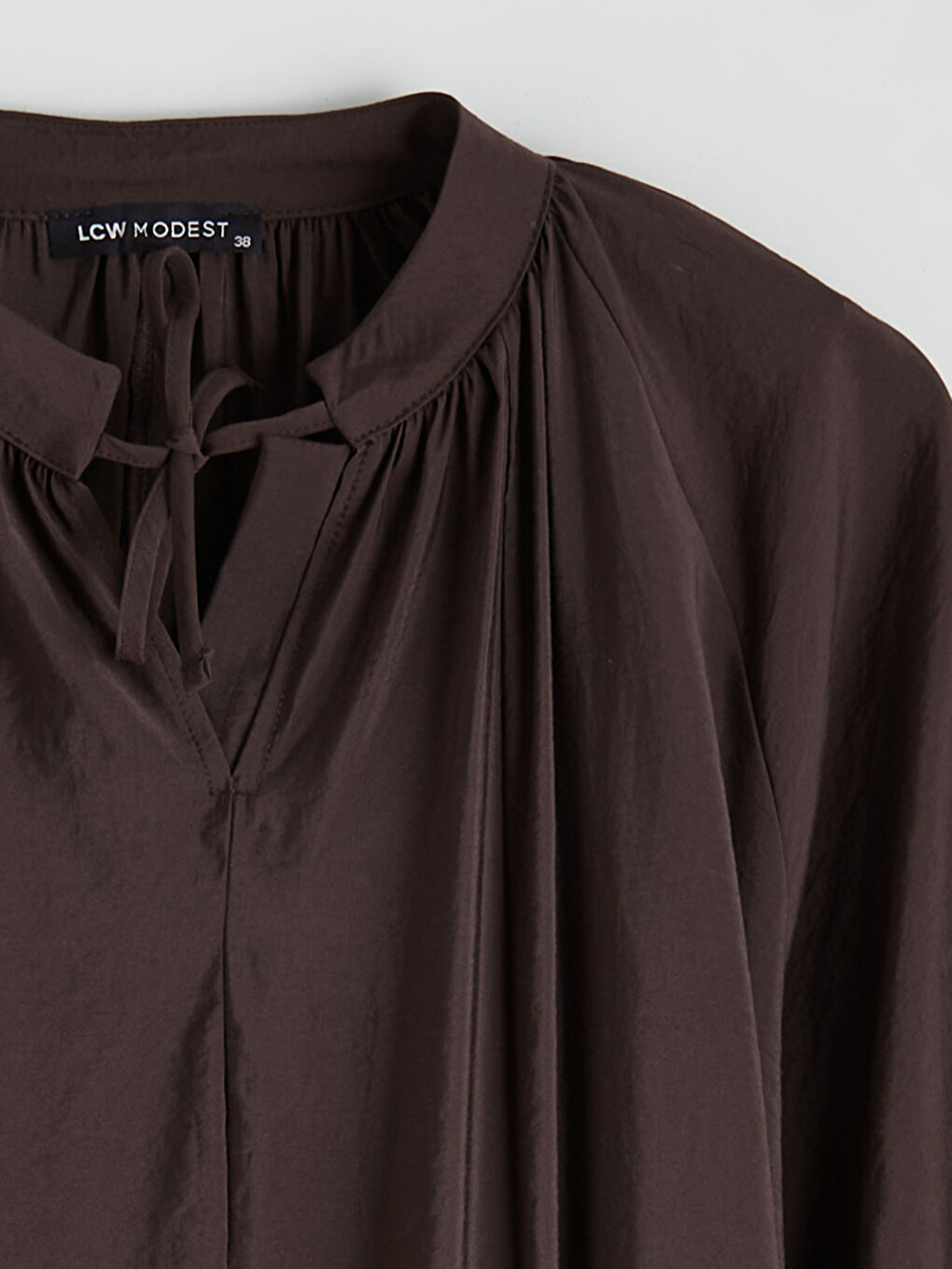 Kahverengi Bağlamalı Yaka Fırfırlı Büzgülü Elbise-5