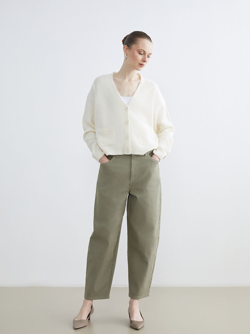 Ekru V Yaka Kadın Triko Hırka-1