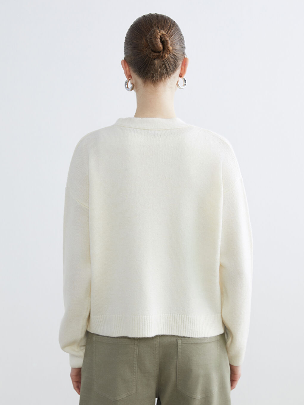 Ekru V Yaka Kadın Triko Hırka-3