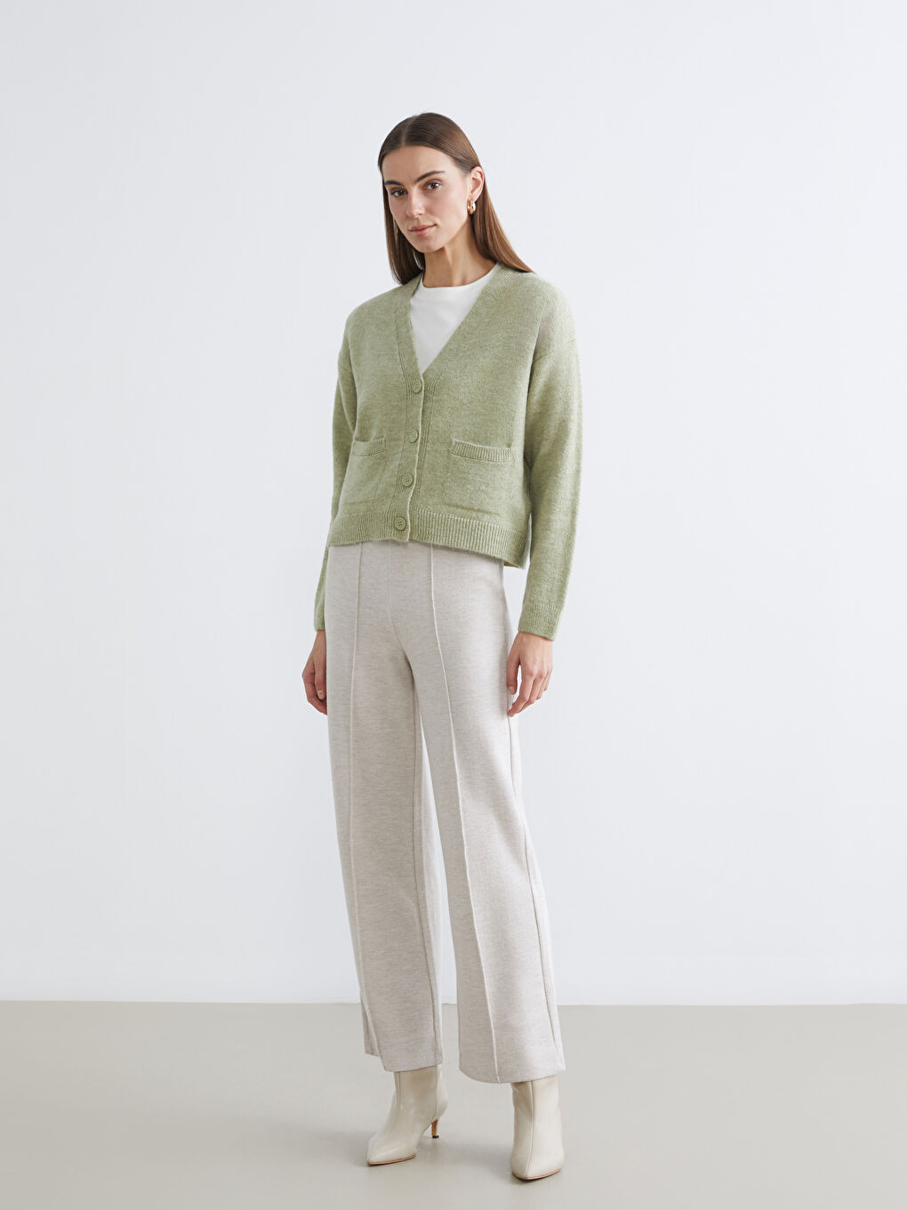 Yeşil V Yaka Kadın Triko Hırka-1