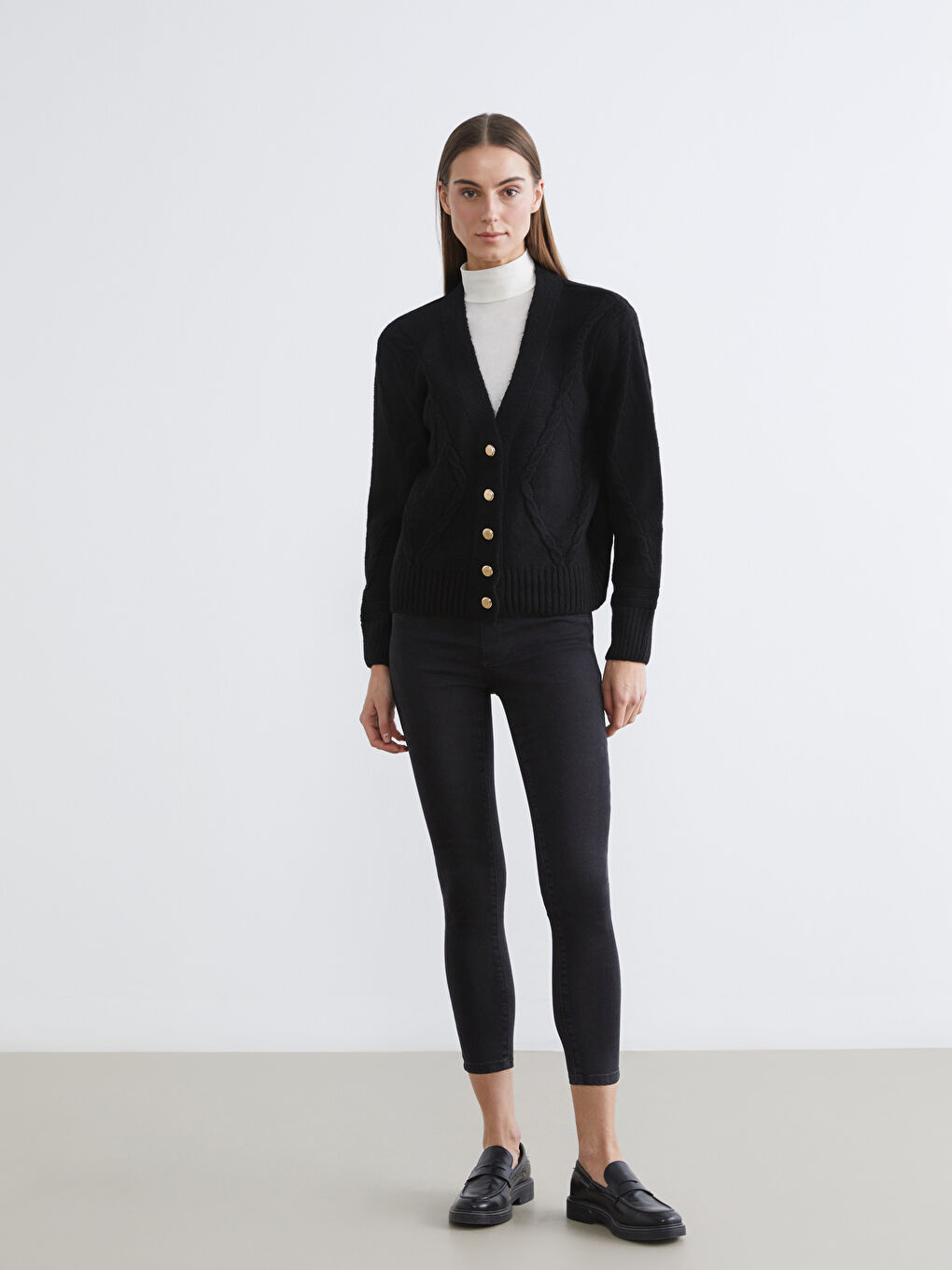 Siyah V Yaka Kendinden Desenli Kadın Triko Hırka-1