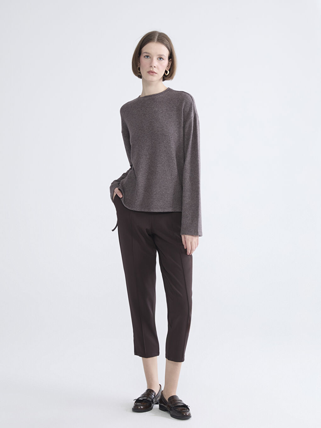 Kahverengi Bisiklet Yaka Kadın Tişört-1