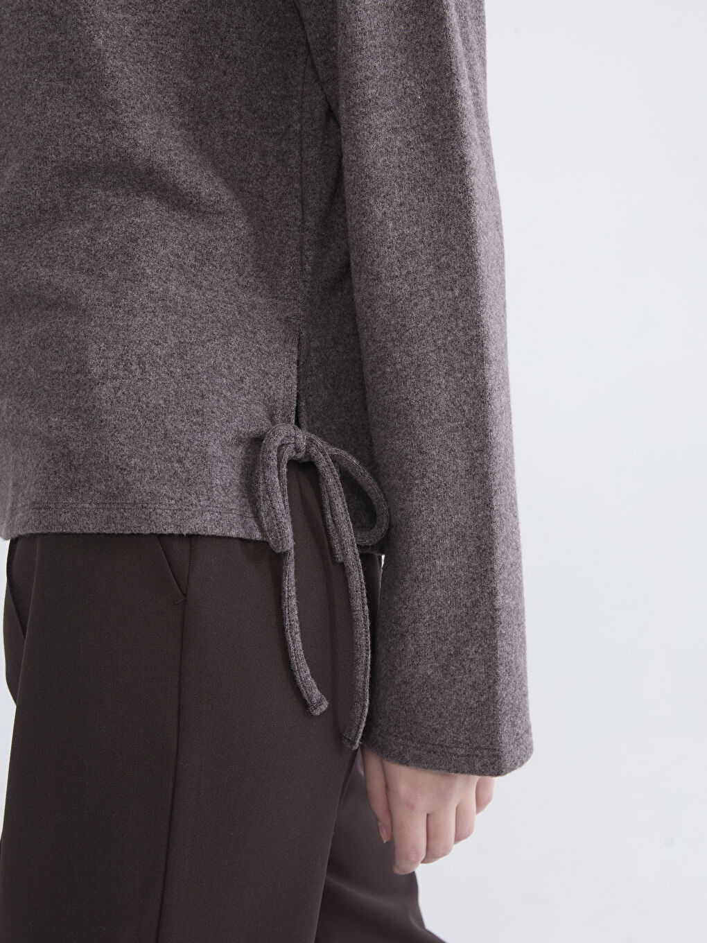 Kahverengi Bisiklet Yaka Kadın Tişört-2