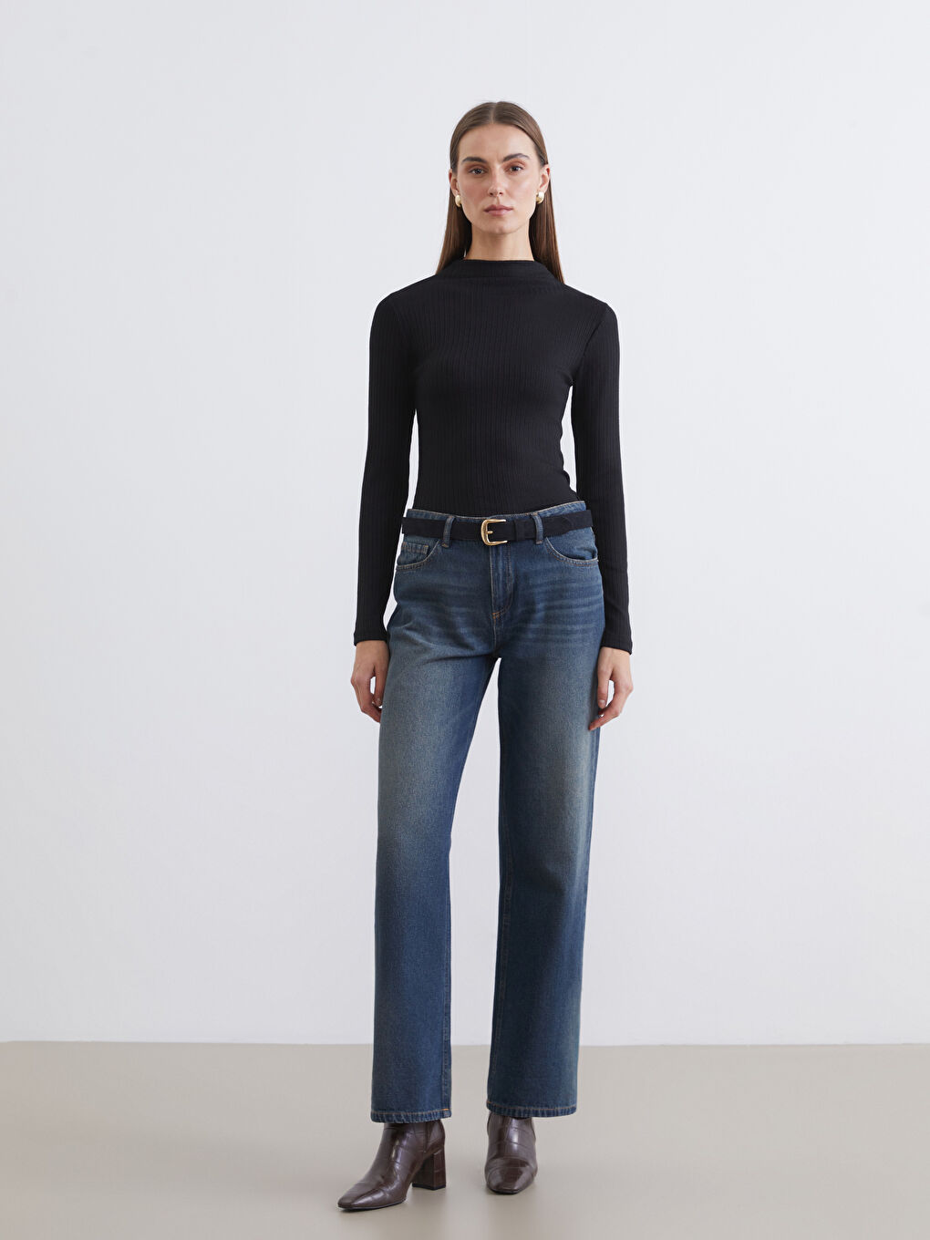 Siyah Dik Yaka Kadın Body-1