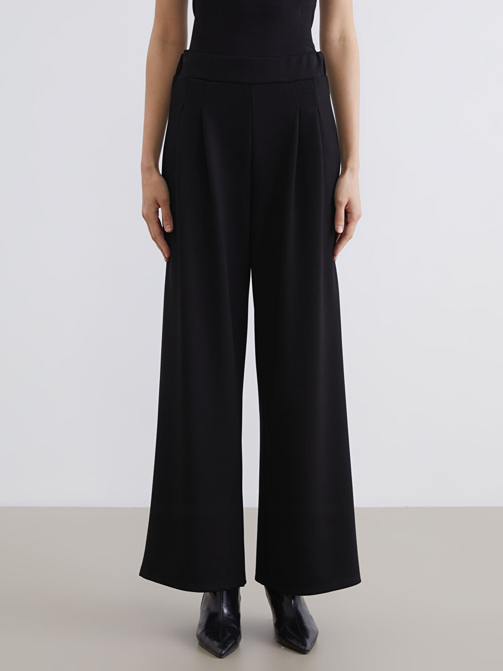 Siyah Beli Lastikli Geniş Paça Kadın Eşofman Altı-1