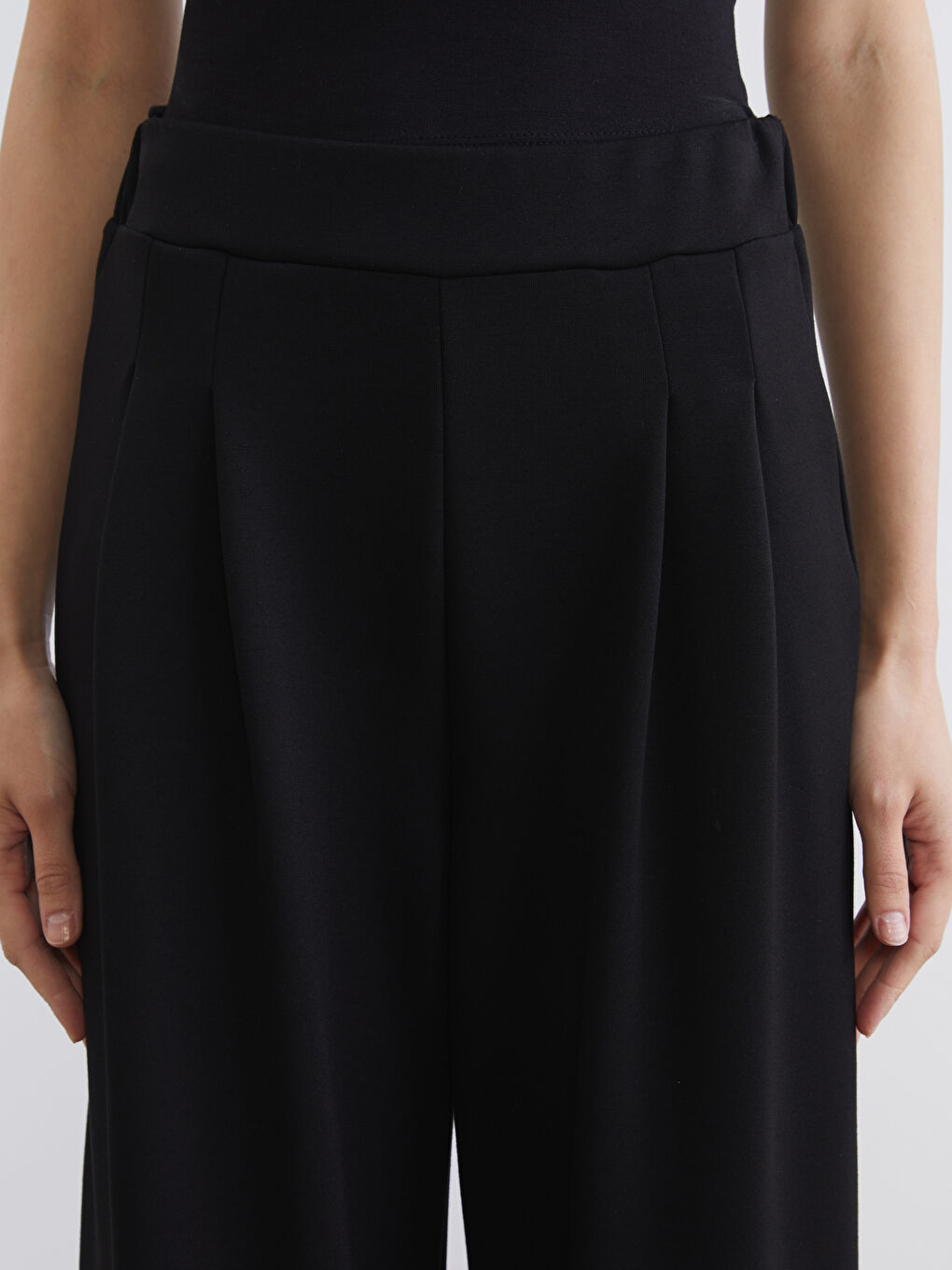 Siyah Beli Lastikli Geniş Paça Kadın Eşofman Altı-2