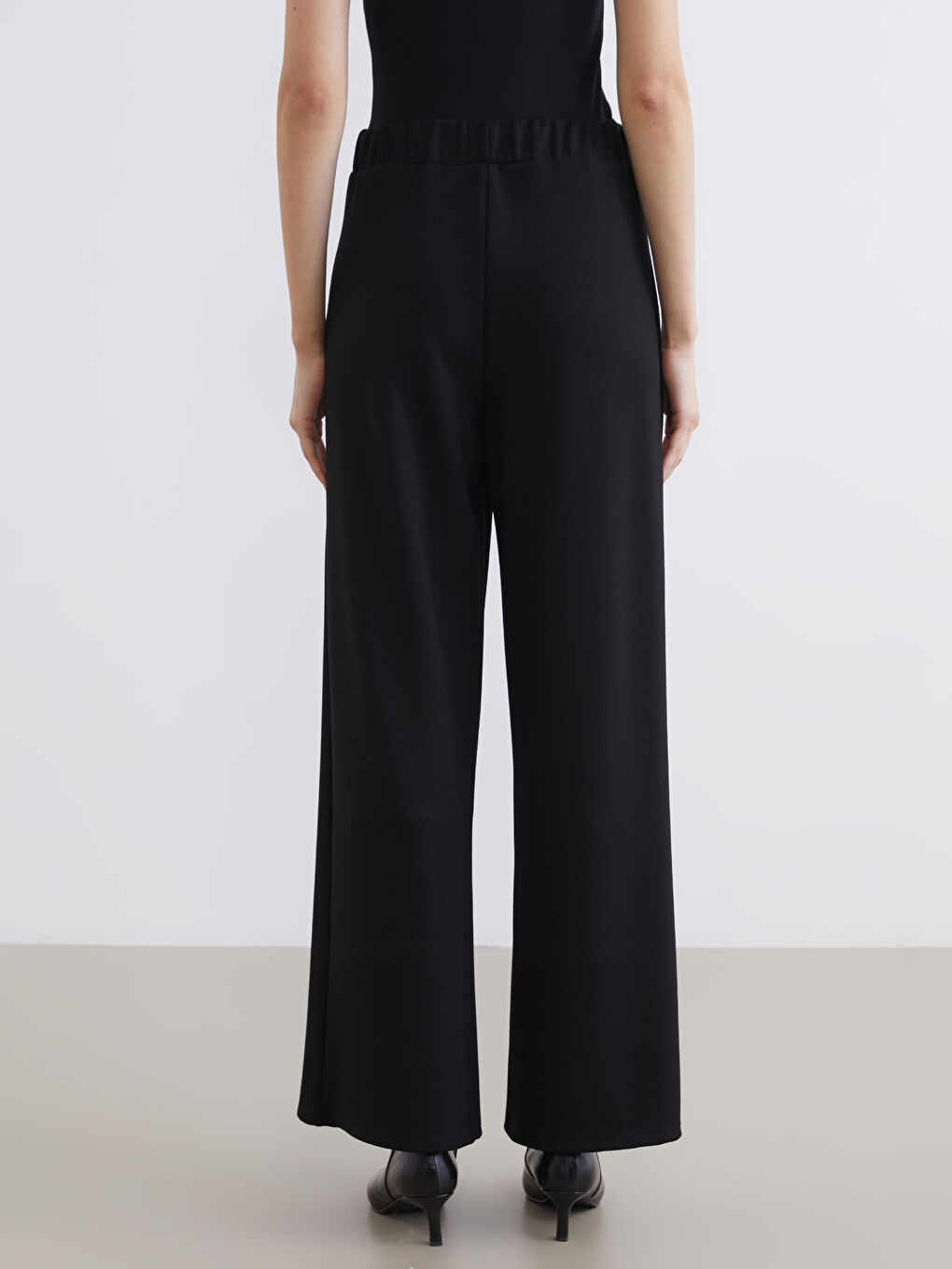 Siyah Beli Lastikli Geniş Paça Kadın Eşofman Altı-3