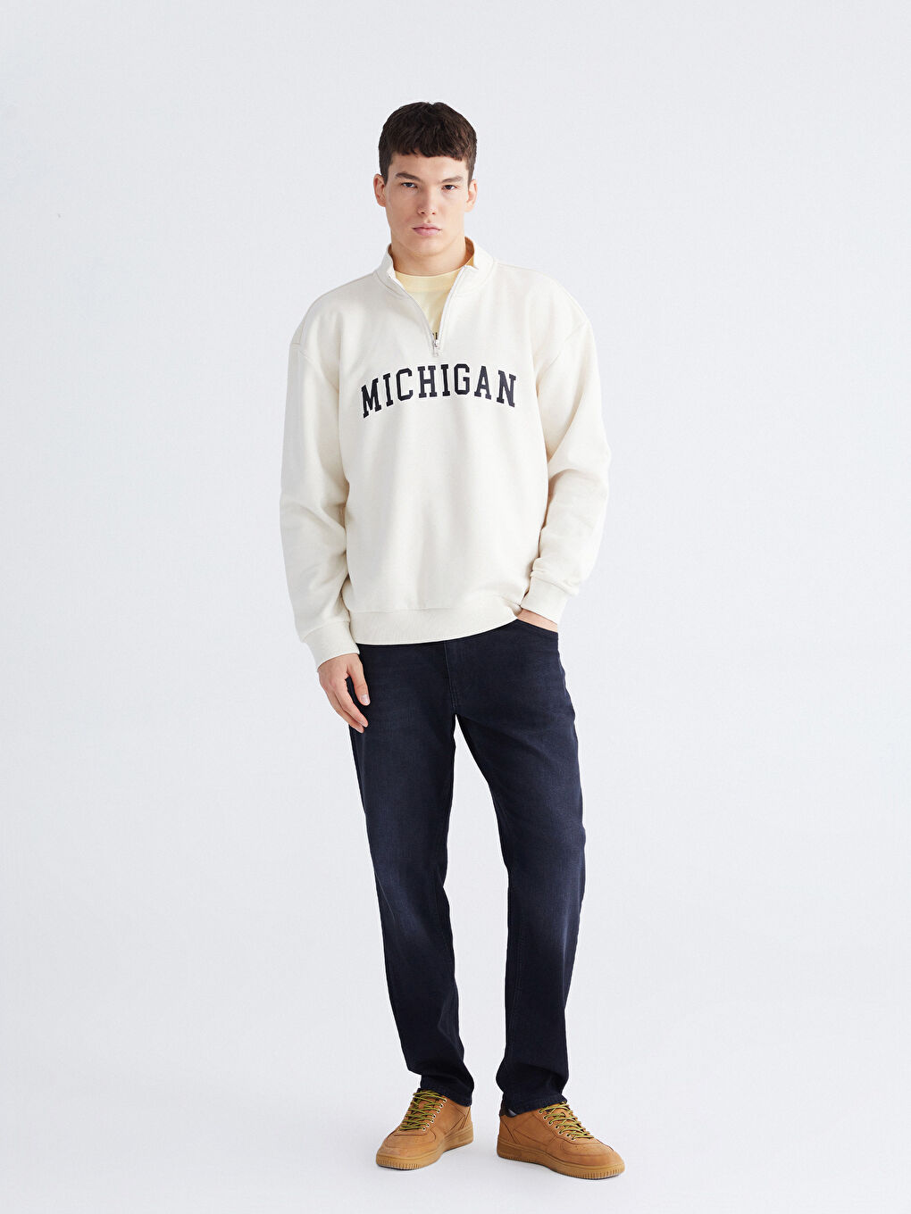 كنزة رياضية مطبوعة بياقة قمعية للرجال-1