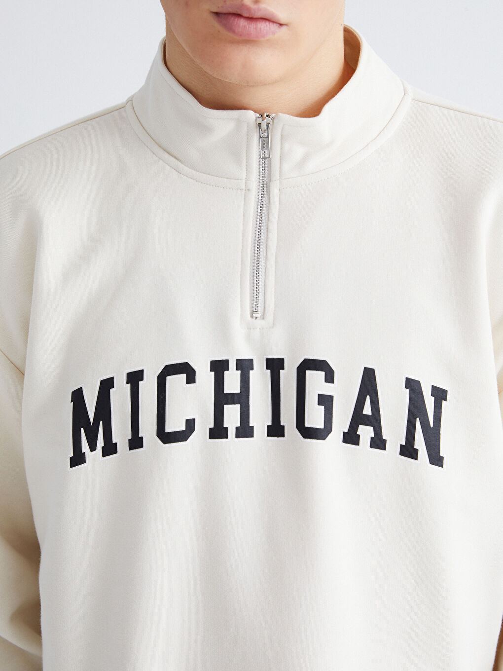 كنزة رياضية مطبوعة بياقة قمعية للرجال-2