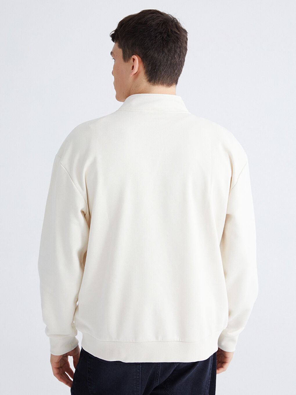 كنزة رياضية مطبوعة بياقة قمعية للرجال-3