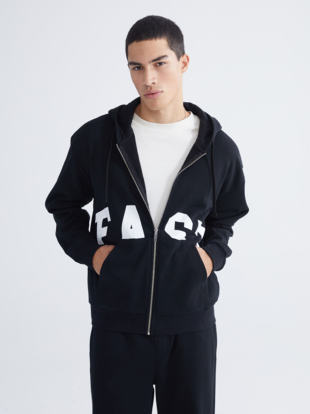 Siyah Kapüşonlu Erkek Fermuarlı Sweatshirt