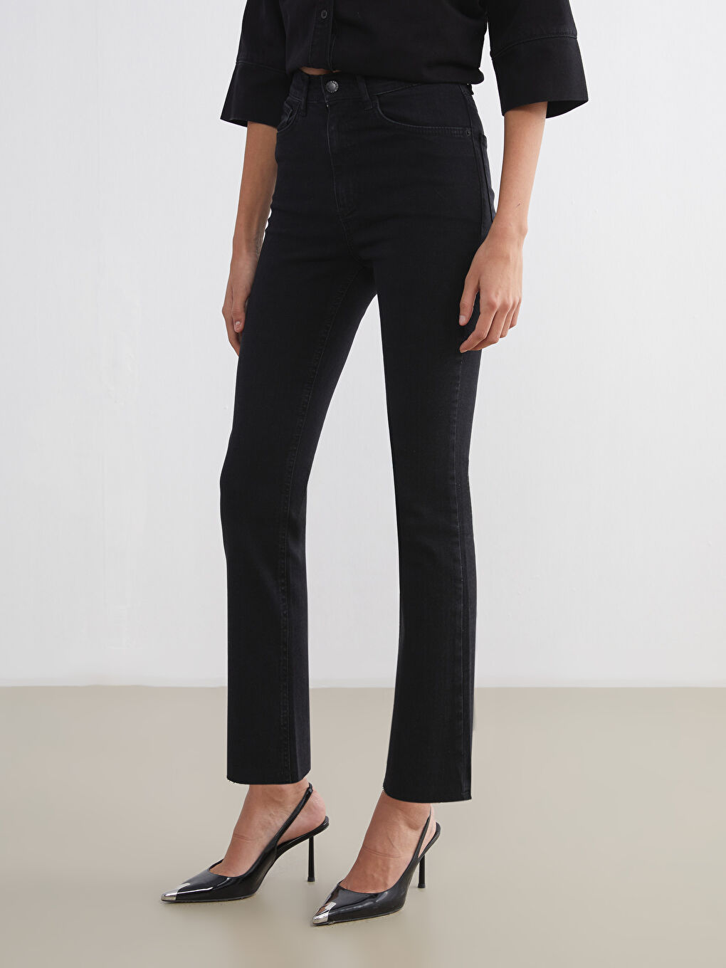 Siyah Crop Flare Kadın Jean Pantolon-1