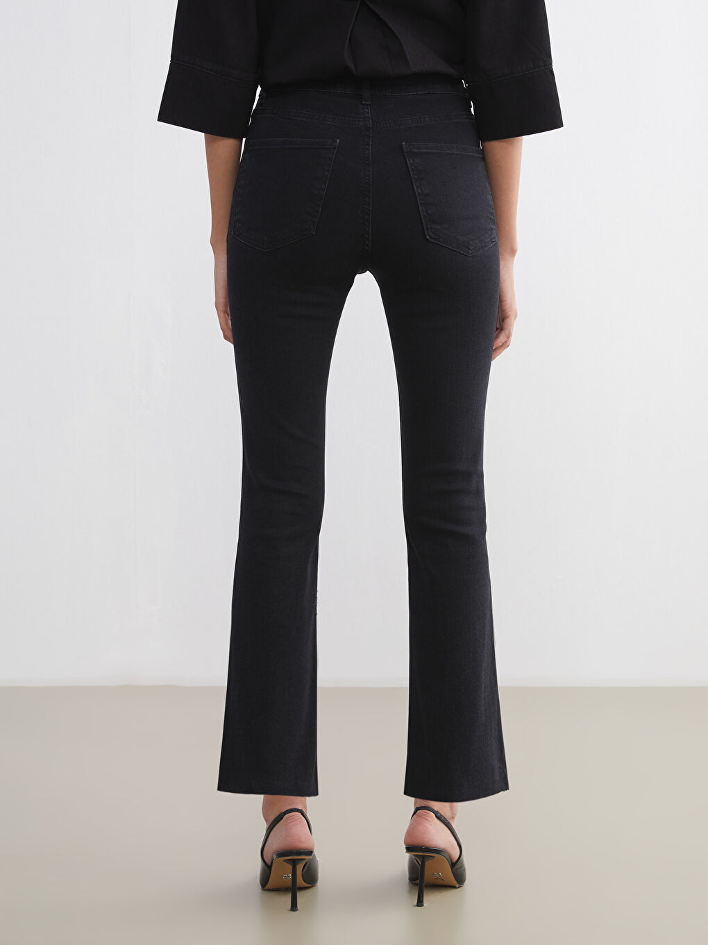 Siyah Crop Flare Kadın Jean Pantolon-3