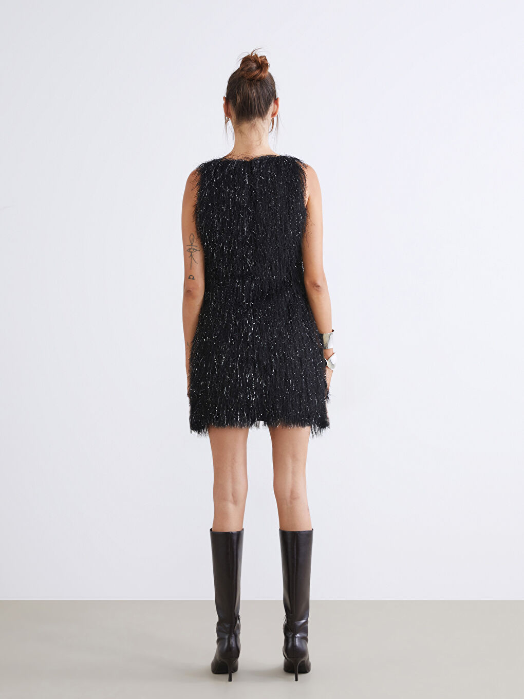 Siyah Bisiklet Yaka Tüylü Mini Triko Elbise-3