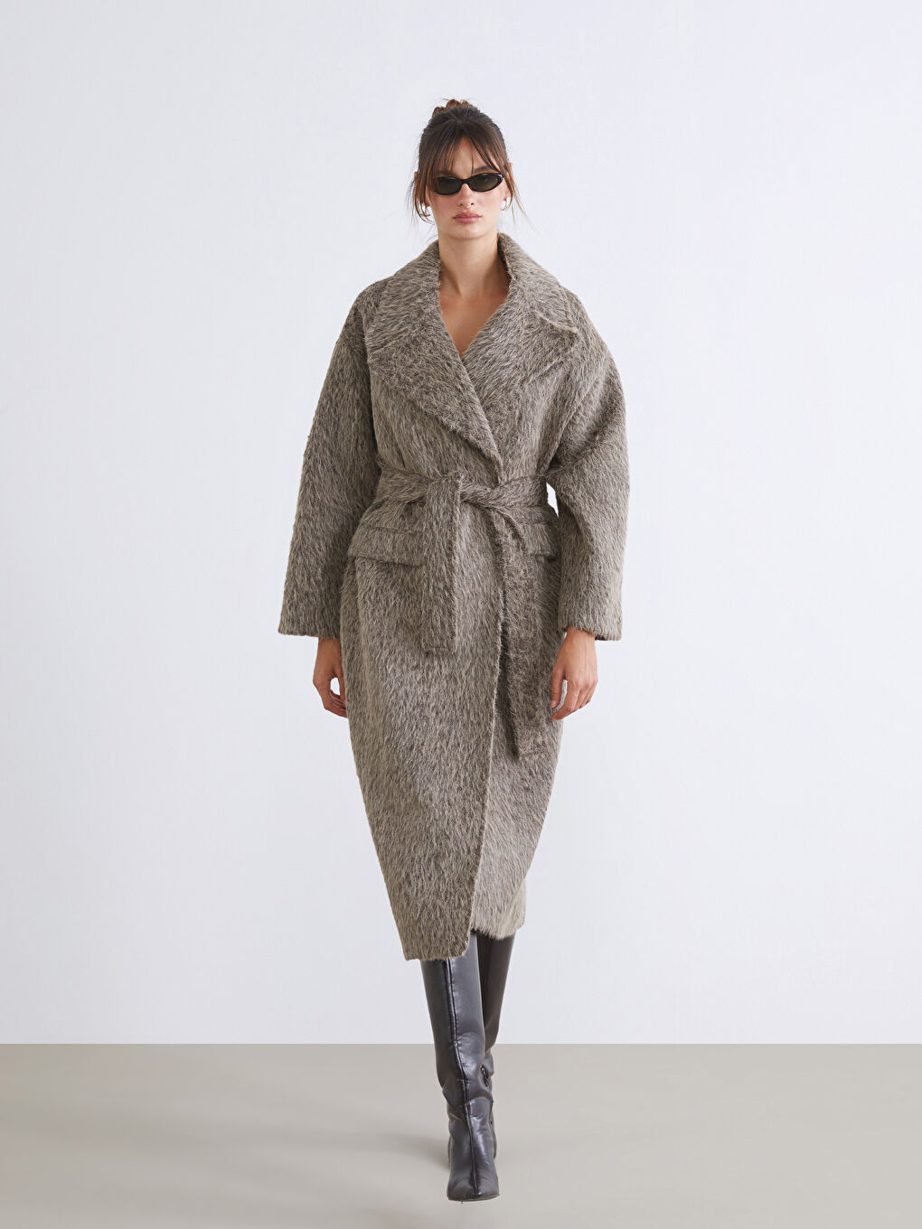 Kahverengi Ceket Yaka Kuşaklı Kadın Kaban